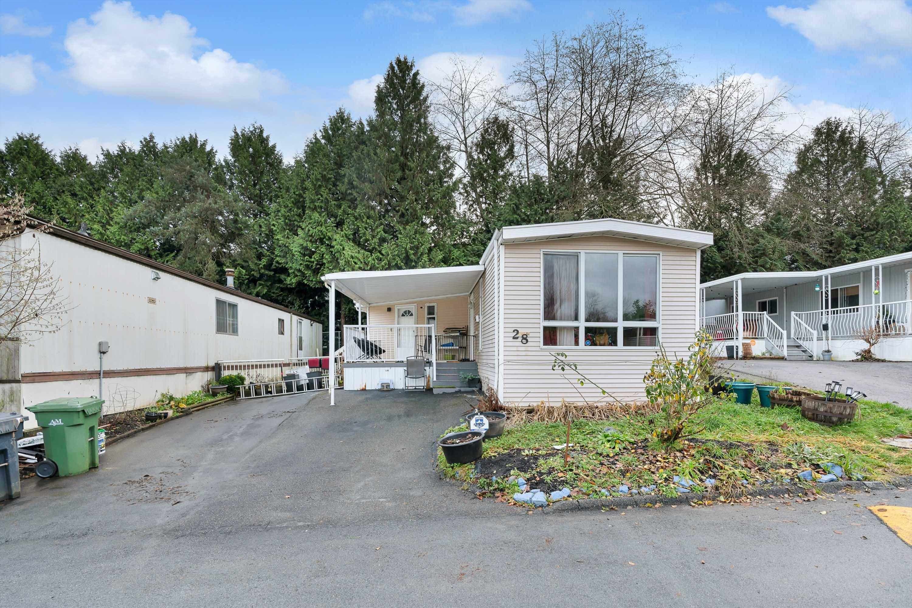28 - 8220 King George Boulevard, Surrey, V3W 5C2 — photo 4