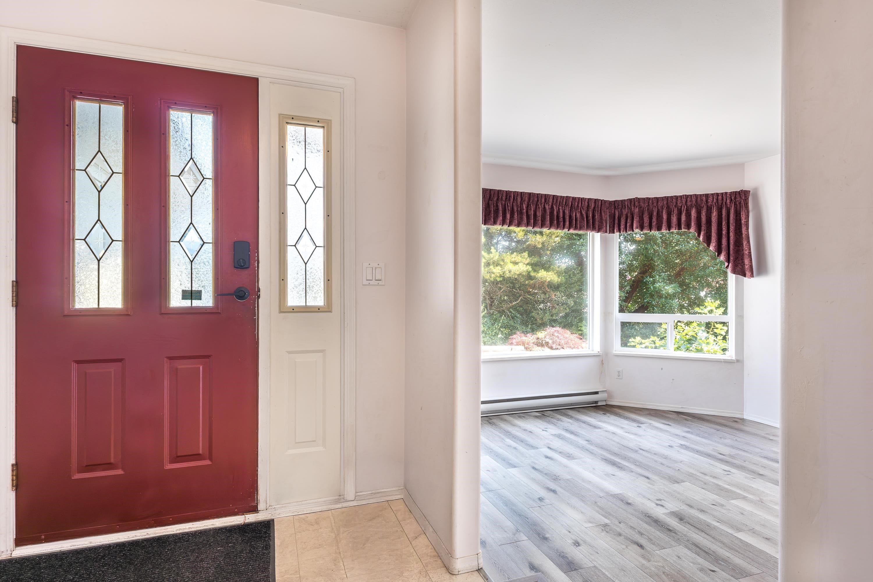 5728 Trail Avenue, Sechelt, V7Z 0L8 — photo 2