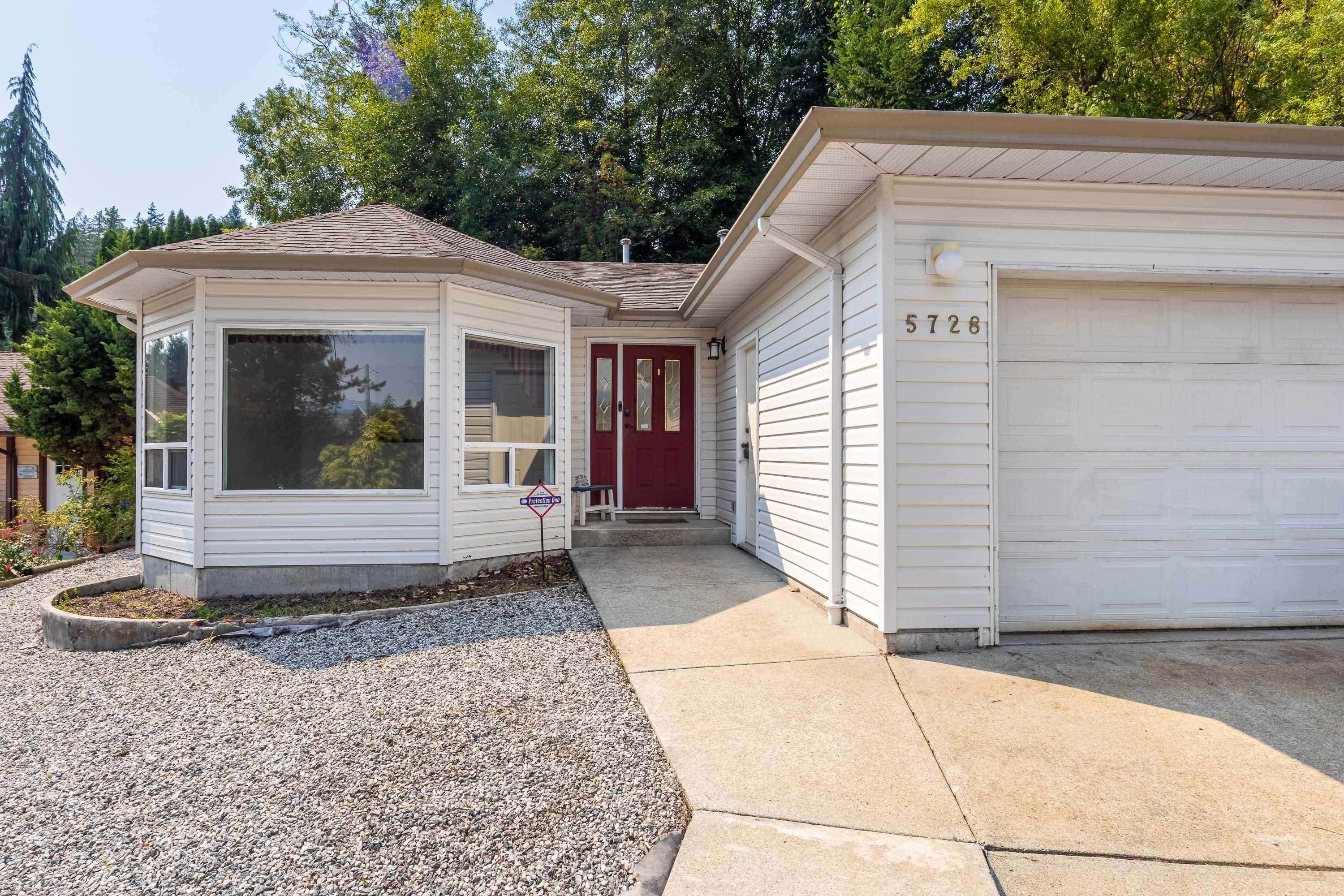 5728 Trail Avenue, Sechelt, V7Z 0L8 — photo 1
