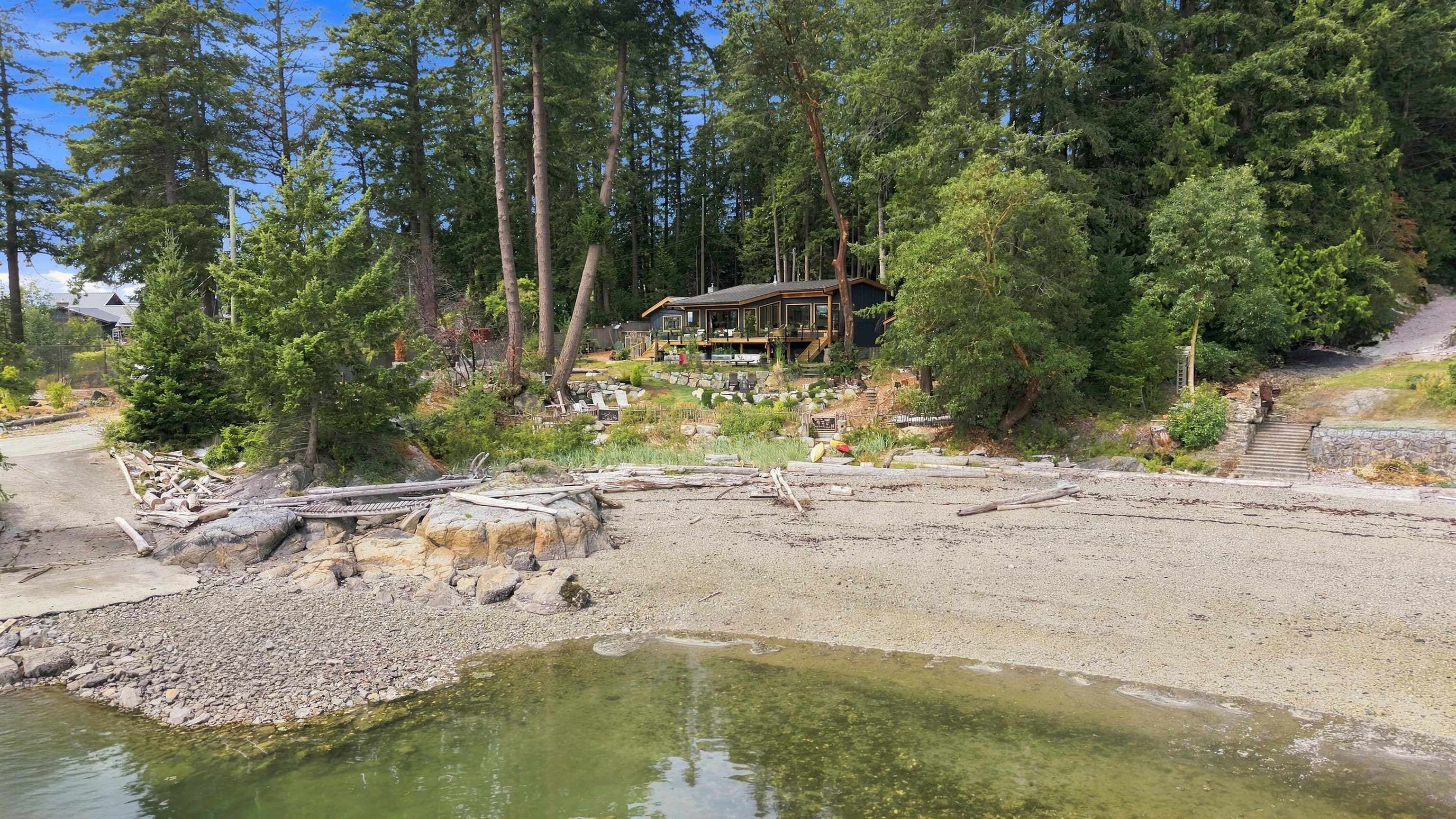 9219 Hydaway Road, Halfmoon Bay, V7Z 1B4 — photo 1