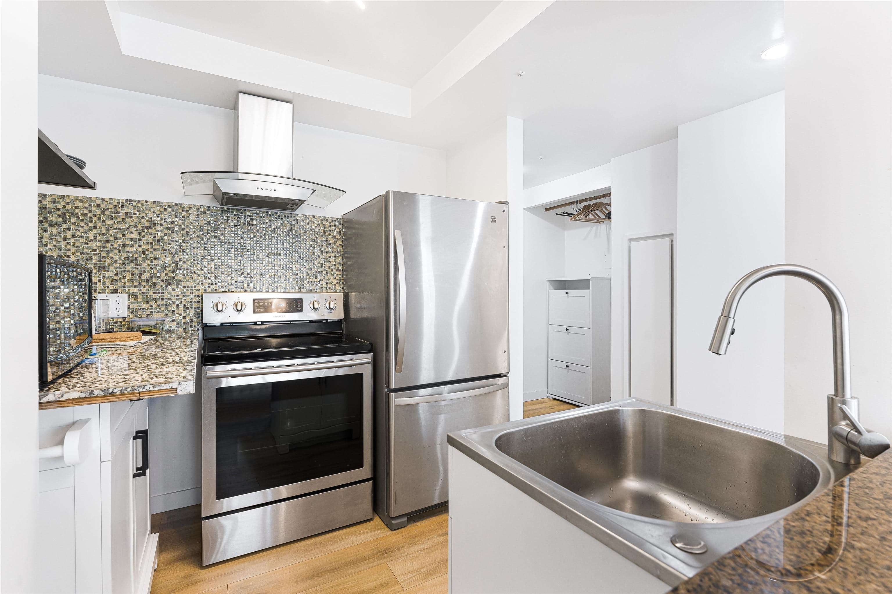 1406 - 1050 Burrard, Vancouver, V6Z 2S3 — photo 3