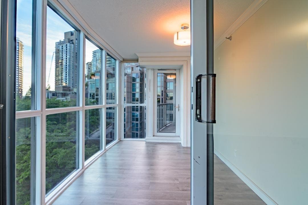 802 - 388 Drake Street, Vancouver, V6B 6A8 — photo 3
