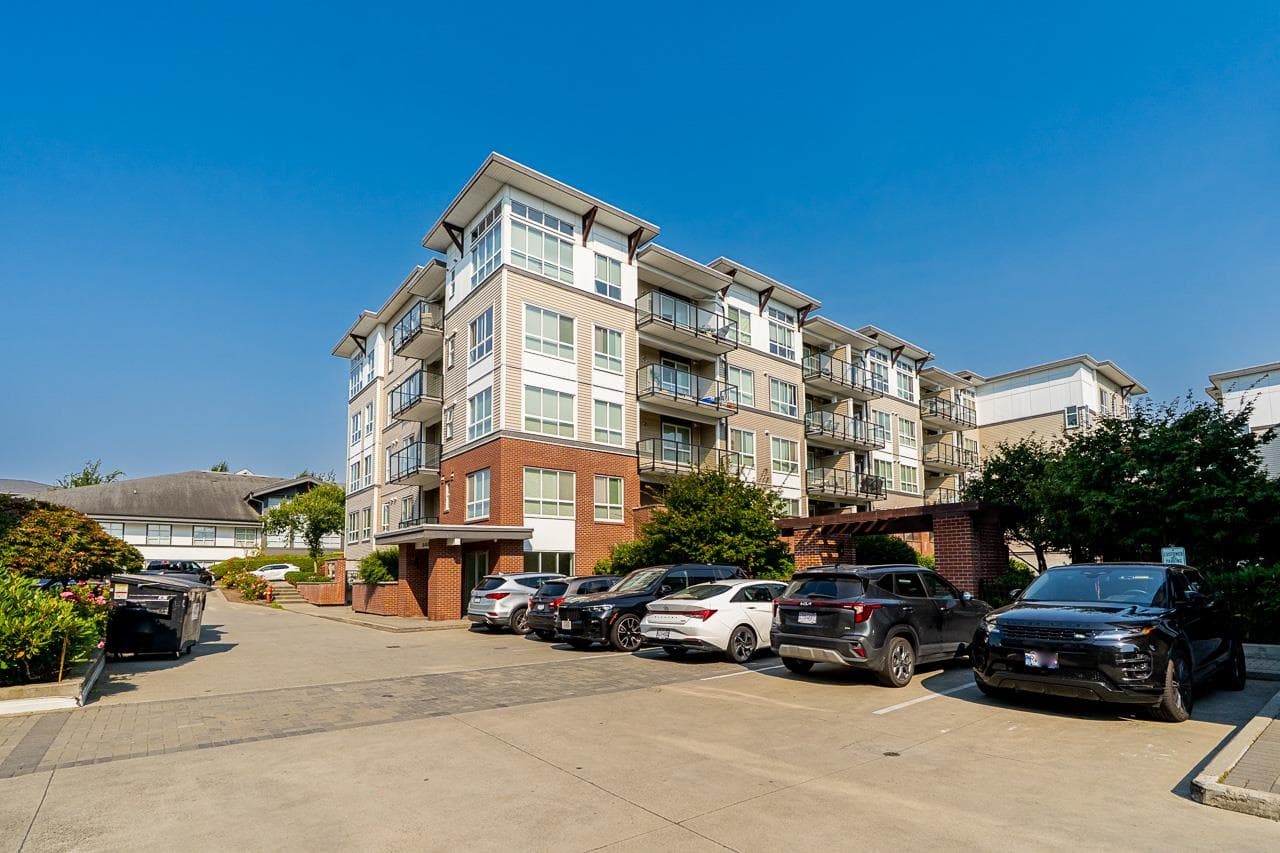 302 - 6468 195a Street, Surrey, V4N 6R6 — photo 3