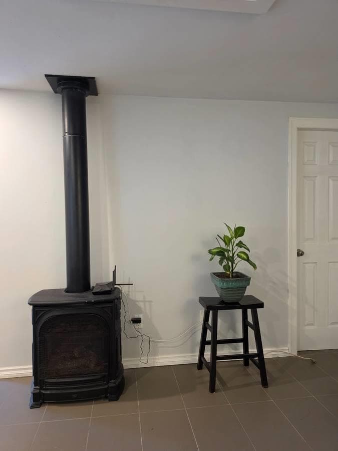 737 Robinson, Coquitlam, V3J 4E9 — photo 3
