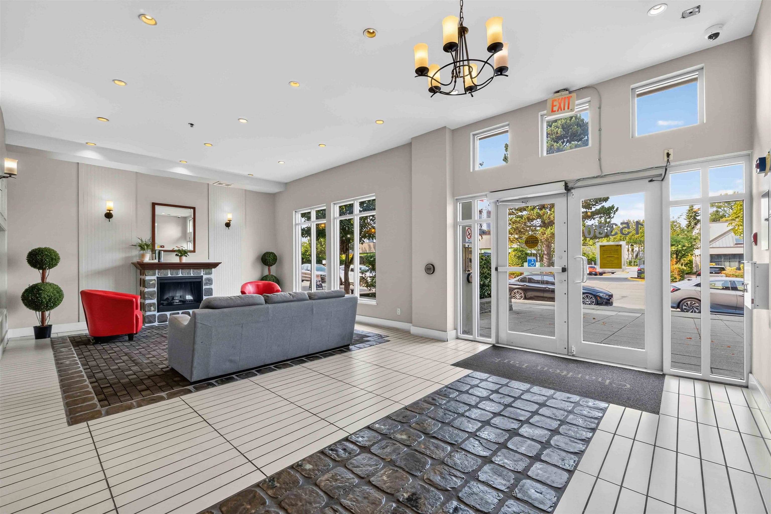 312 - 15380 102a Avenue, Surrey, V3R 0B3 — photo 2