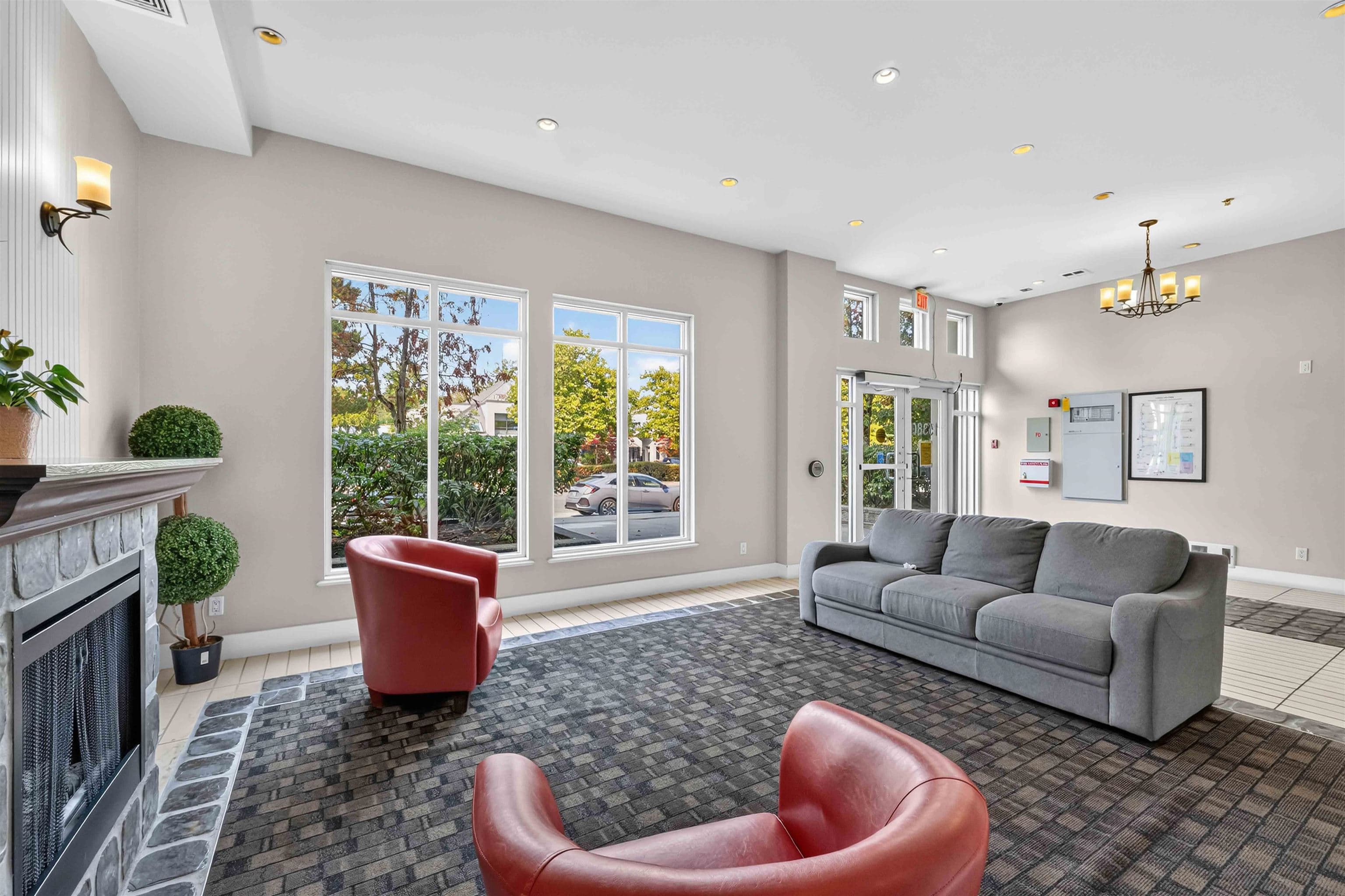 312 - 15380 102a Avenue, Surrey, V3R 0B3 — photo 3