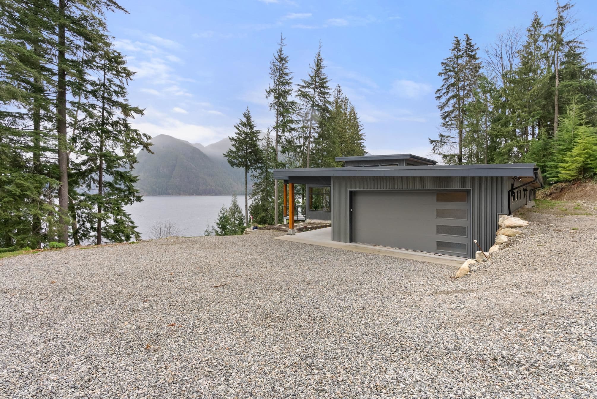103 Witherby Road, Gibsons, V0N 1V6 — photo 2