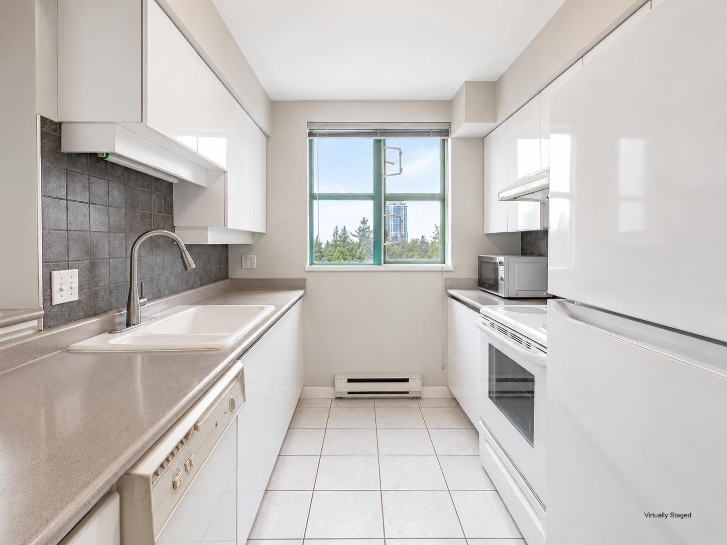 1704 - 3071 Glen Drive, Coquitlam, V3B 7R1 — photo 4