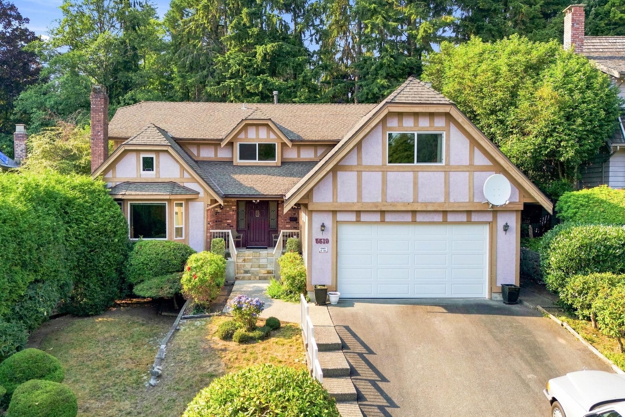 5519 Cliffridge Place, North Vancouver, V7R 4S2 — photo 1