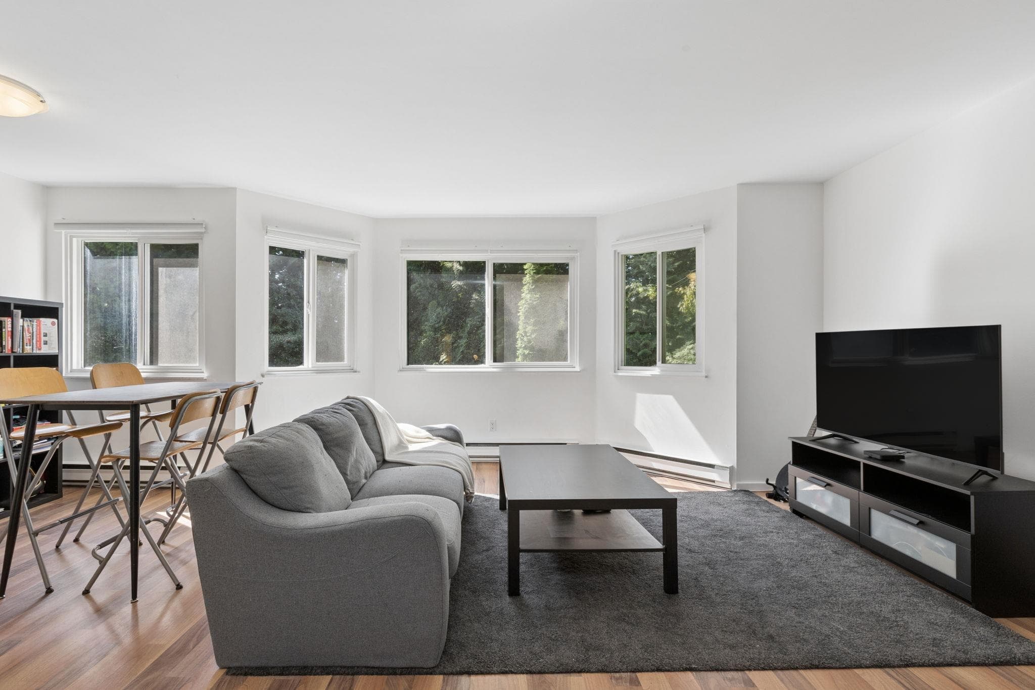 405 - 9880 Manchester Drive, Burnaby, V3N 4R3 — photo 2