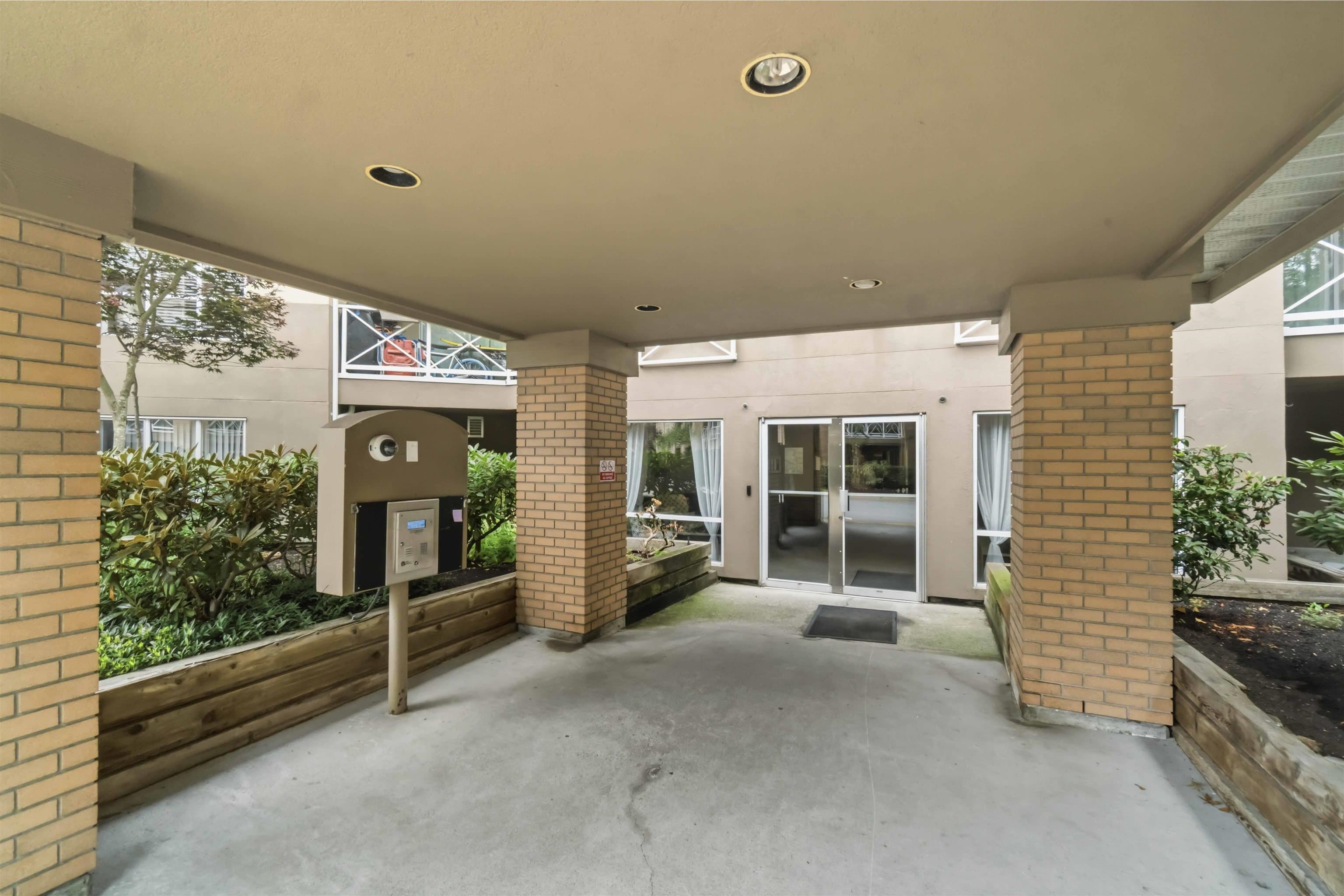 422 - 2551 Parkview Lane, Port Coquitlam, V3C 6J8 — photo 2