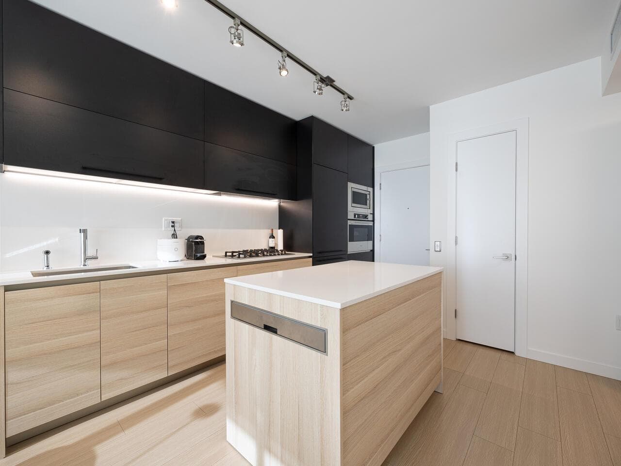 807 - 4488 Juneau Street, Burnaby, V5C 0M4 — photo 1