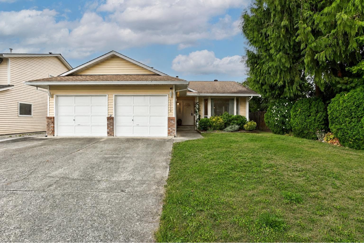 23439 Nightingale Avenue, Maple Ridge, V2X 9M2 — photo 1