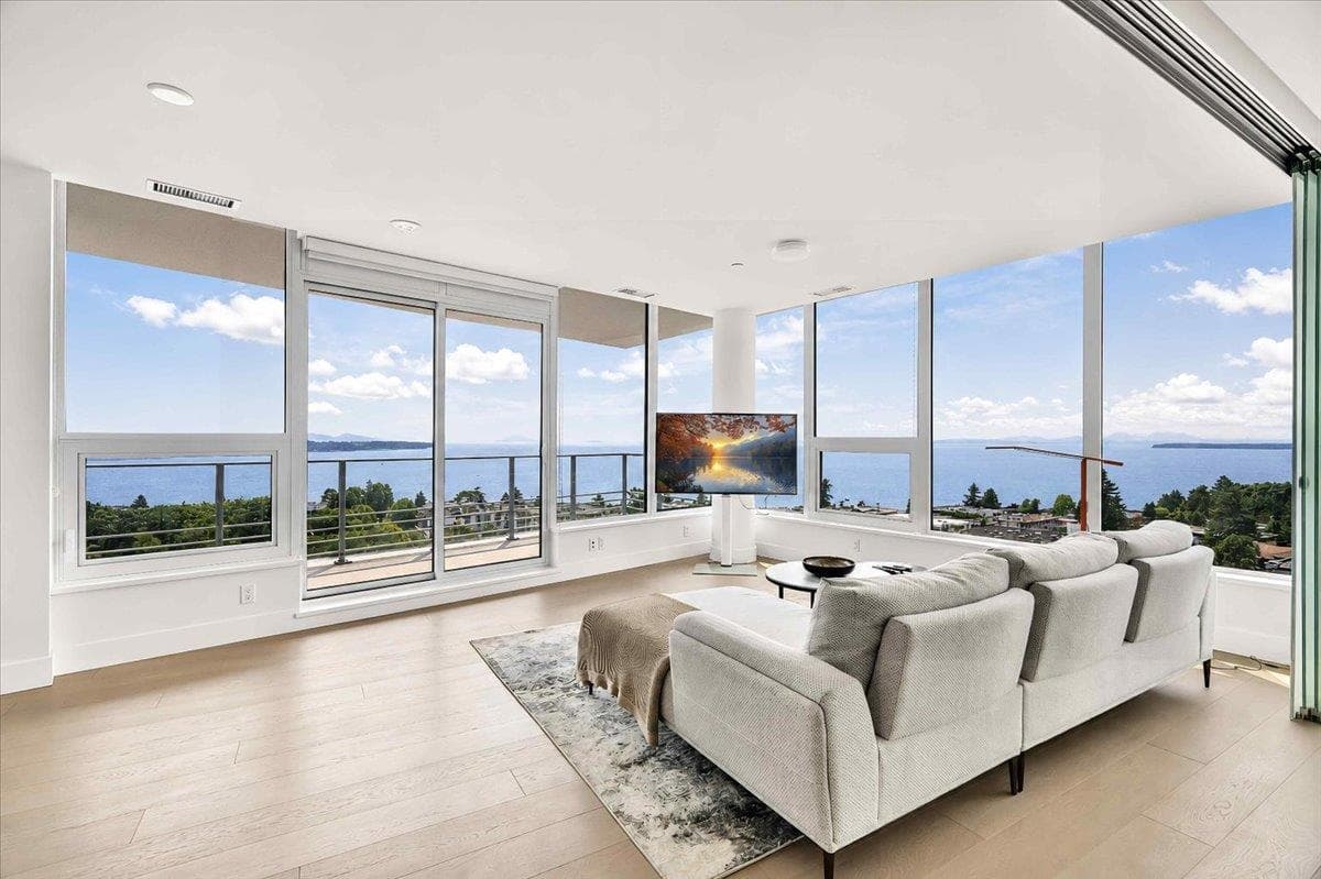 905 - 1342 Johnston Road, White Rock