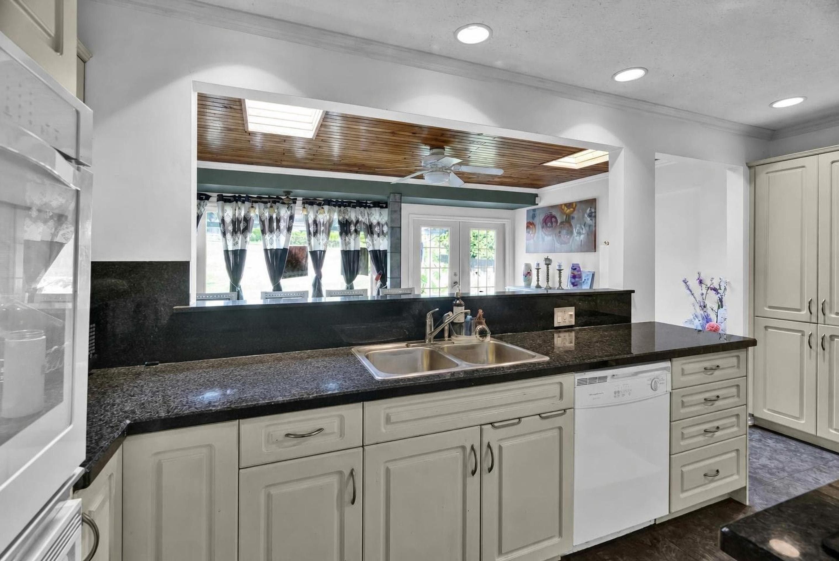 12921 Southridge Drive, Surrey, V3X 3C7 — photo 5