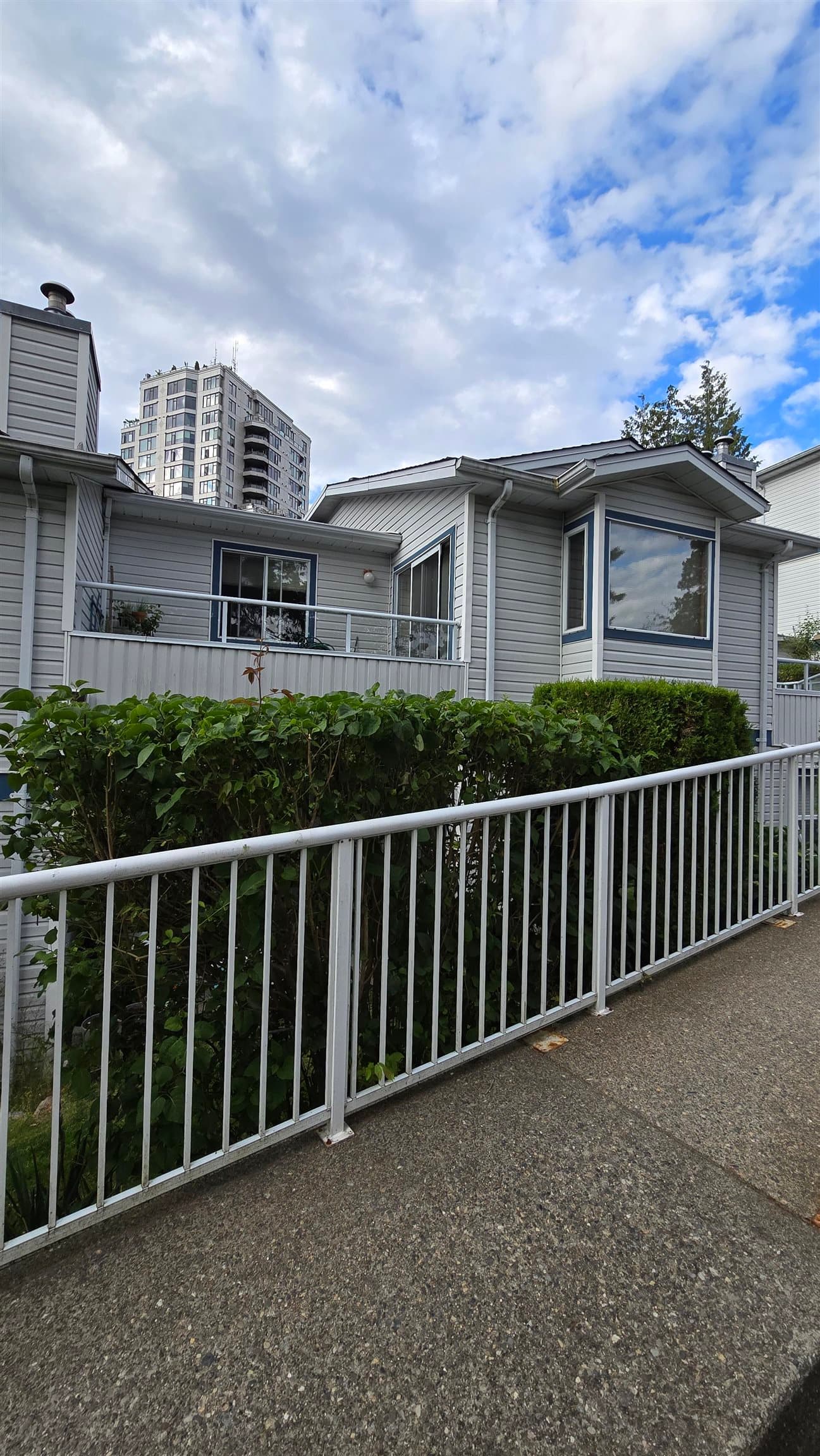 201 - 13863 100 Avenue, Surrey, V3T 5P5 — photo 1