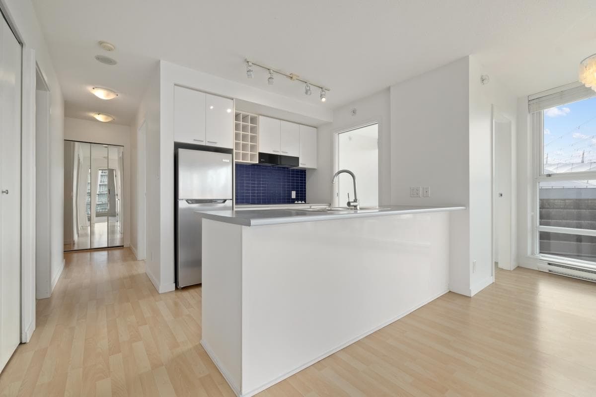 1503 - 111 W Georgia Street, Vancouver, V6E 4M3 — photo 4