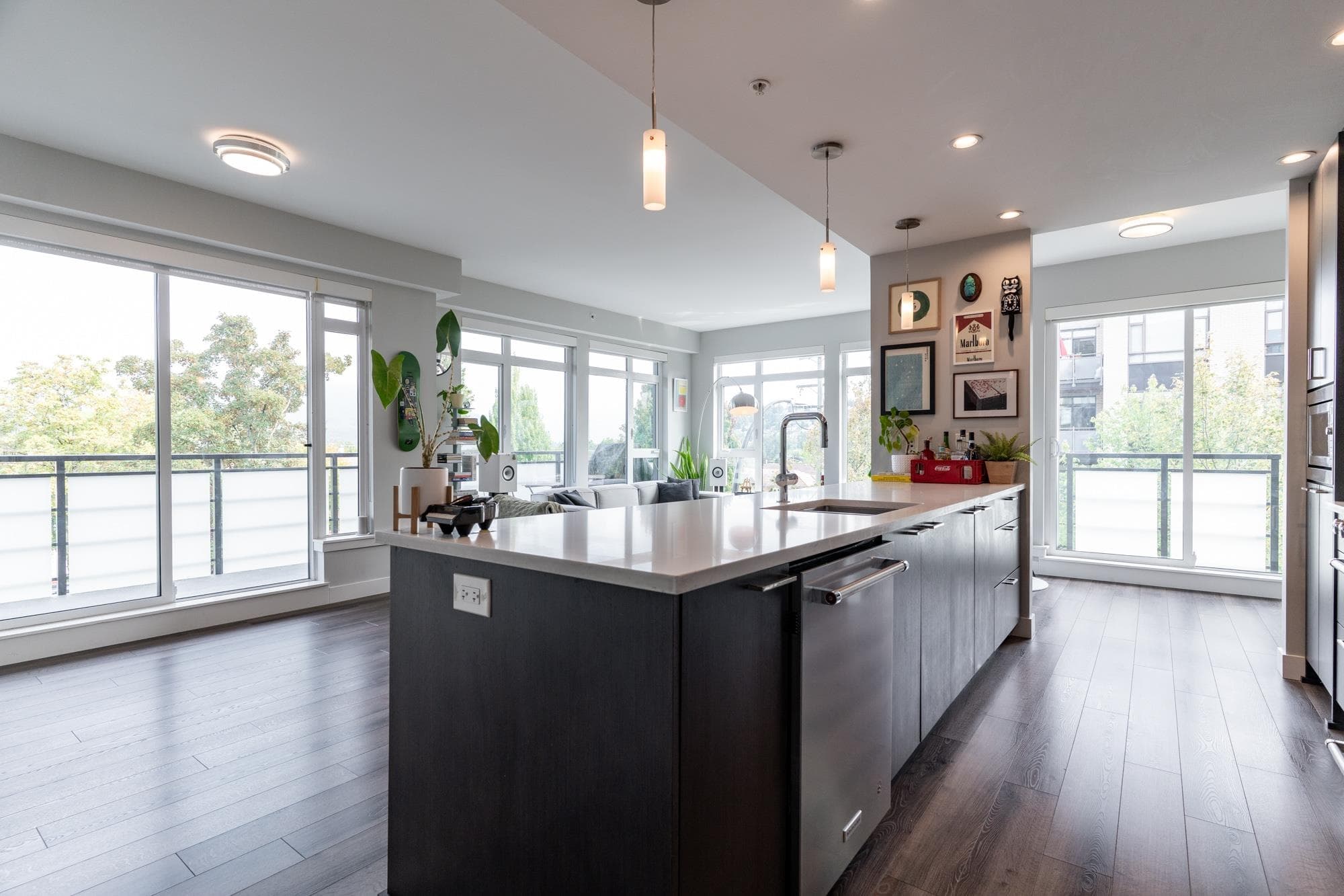 301 - 4289 Hastings Street, Burnaby, V5C 0K9 — photo 2