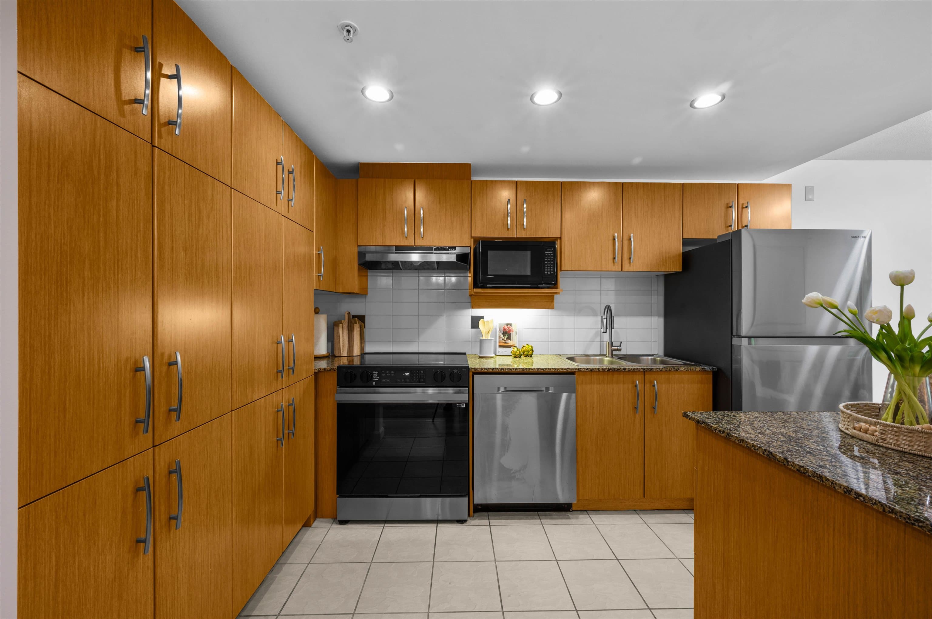 303 - 9288 University Crescent, Burnaby, V5A 4X7 — photo 3