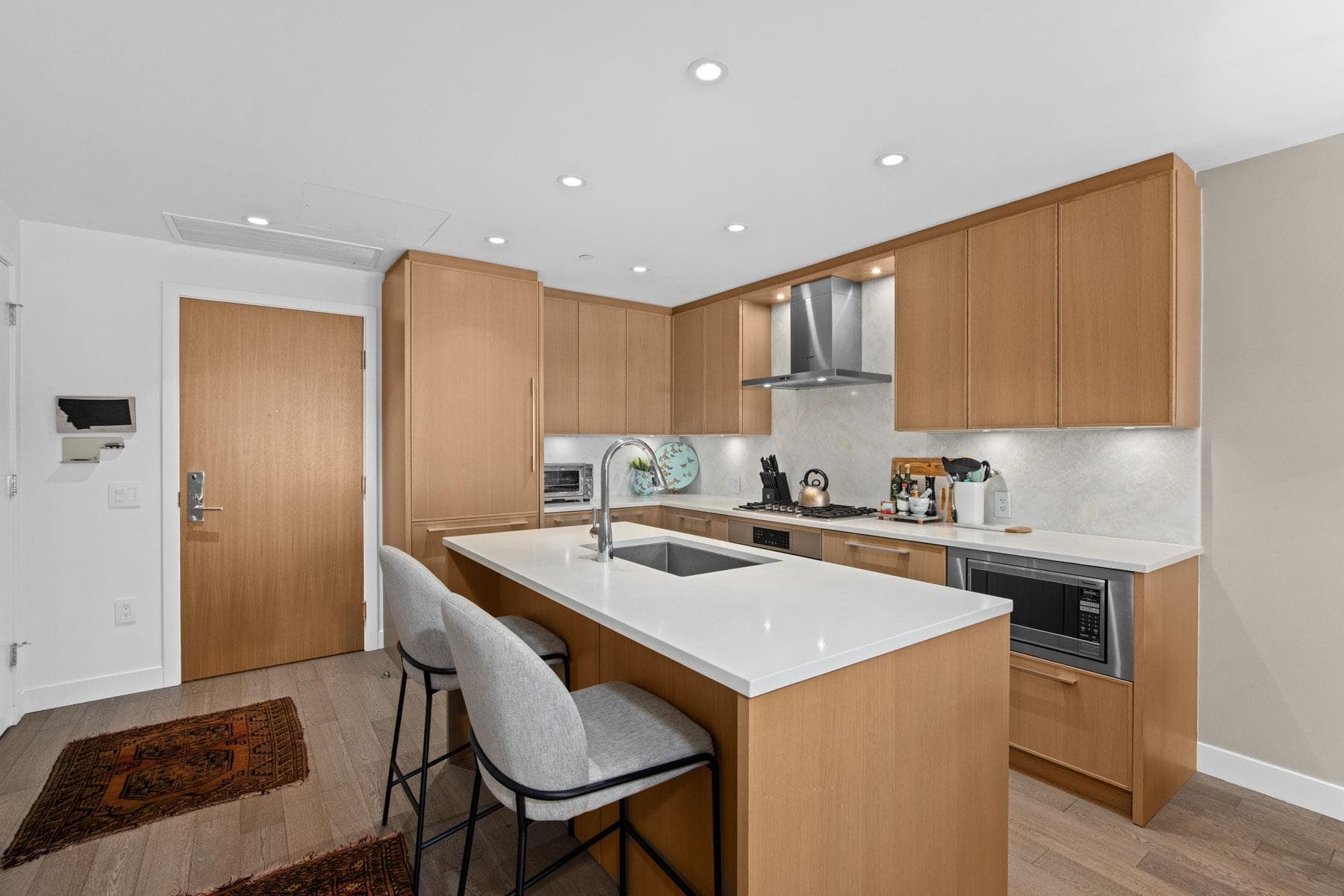 402 - 3220 Connaught Crescent, North Vancouver, V7R 0A5 — photo 5