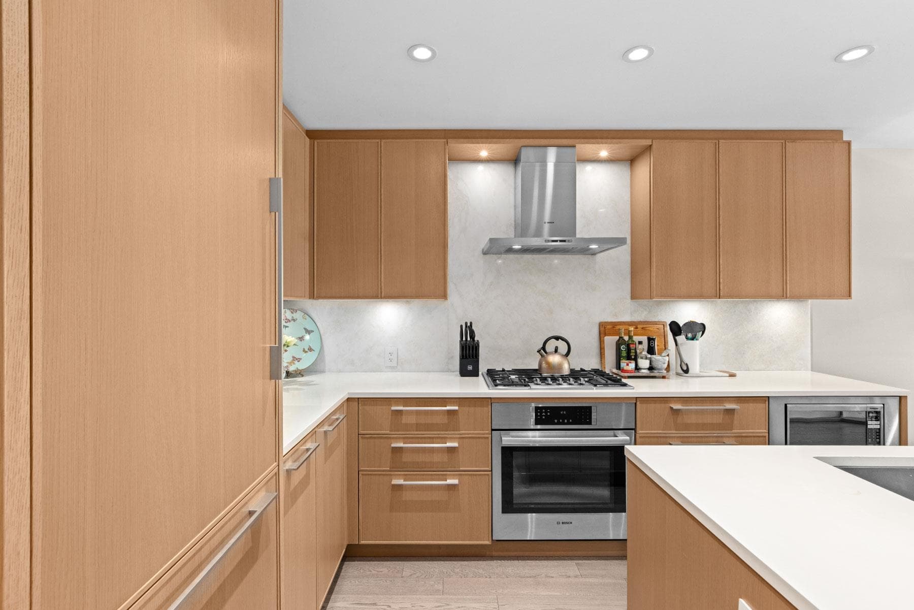 402 - 3220 Connaught Crescent, North Vancouver, V7R 0A5 — photo 4