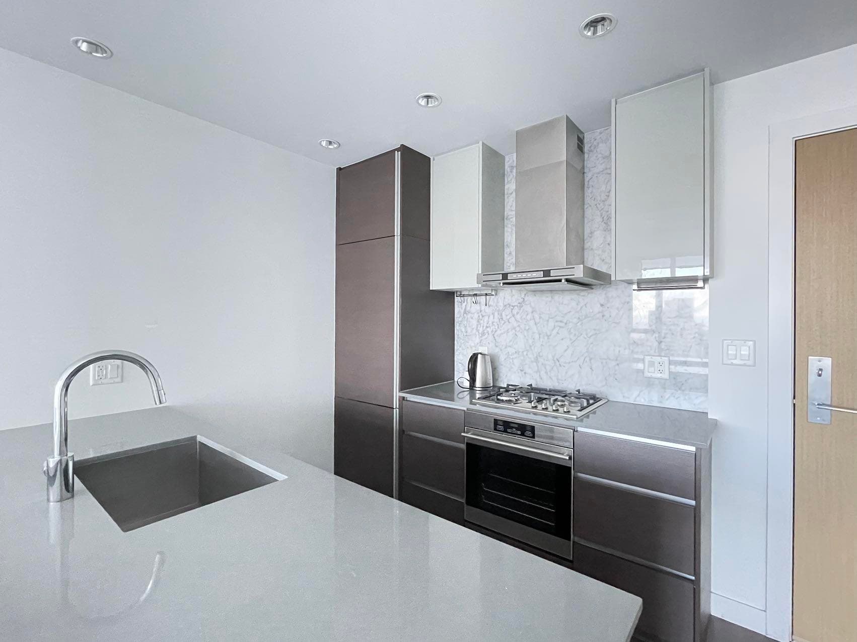 4005 - 4670 Assembly Way, Burnaby, V5H 0H3 — photo 3