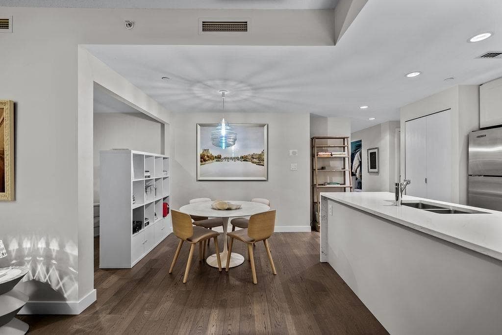 90X - 638 Beach Crescent, Vancouver, V6Z 3H4 — photo 3