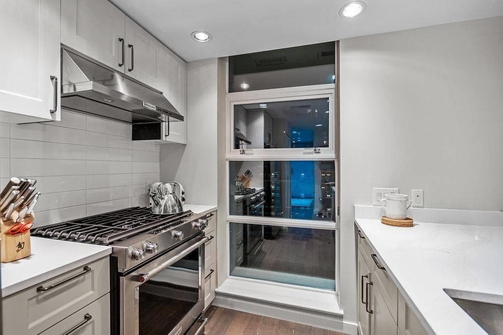 90X - 638 Beach Crescent, Vancouver, V6Z 3H4 — photo 5