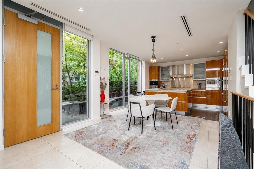 1163 W Cordova Street, Vancouver, V6C 0A1 — photo 2