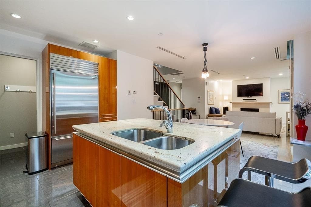 1163 W Cordova Street, Vancouver, V6C 0A1 — photo 3