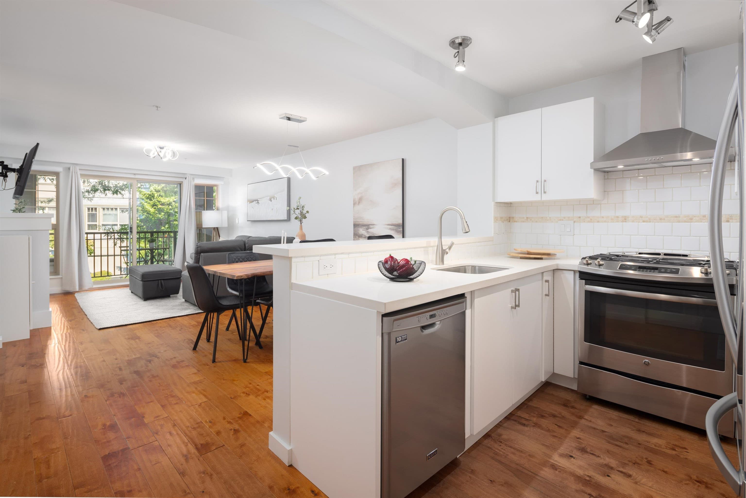301 - 2958 Silver Springs Boulevard, Coquitlam, V3E 2R9 — photo 1