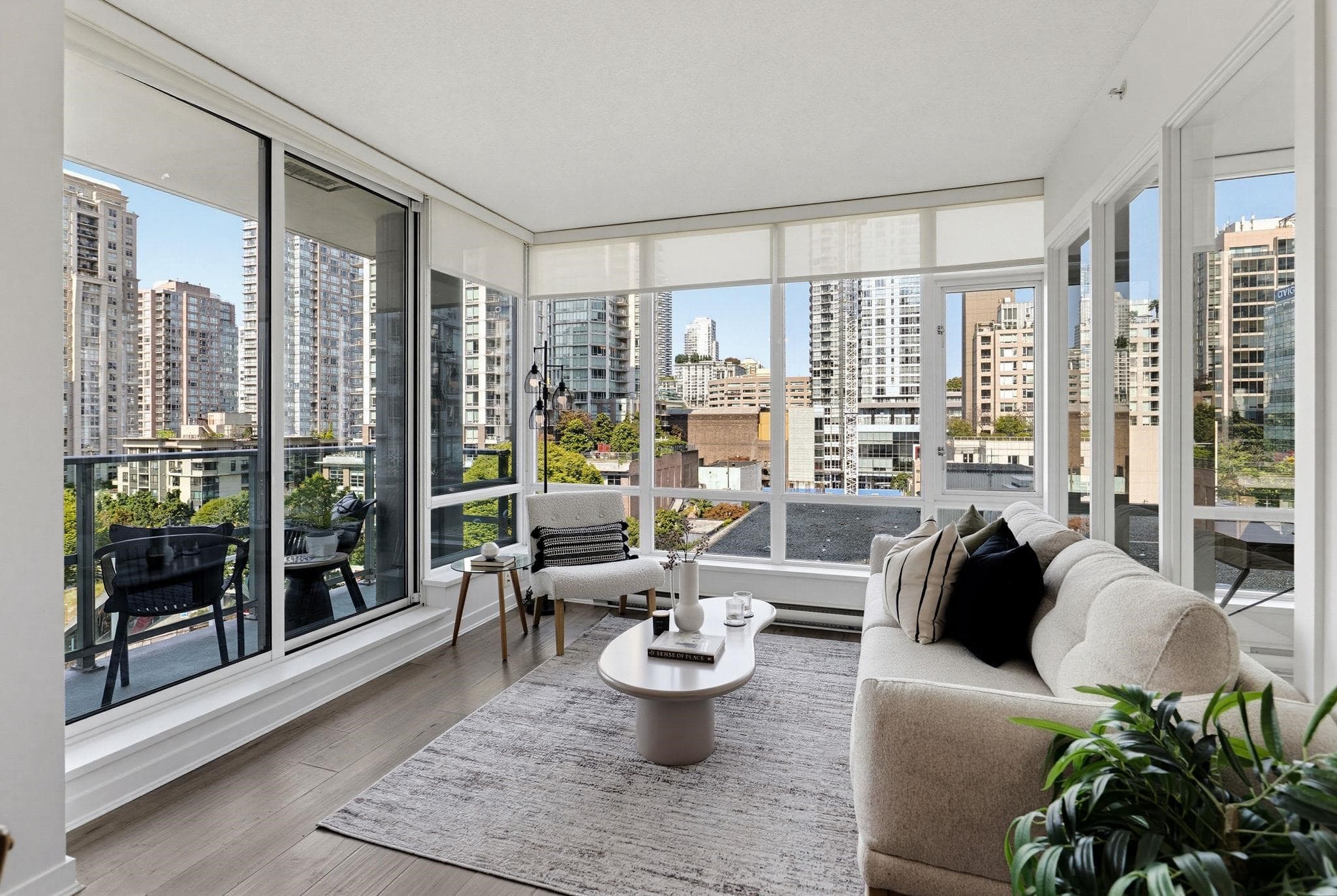 708 - 833 Homer Street, Vancouver, V6B 0H4 — photo 2