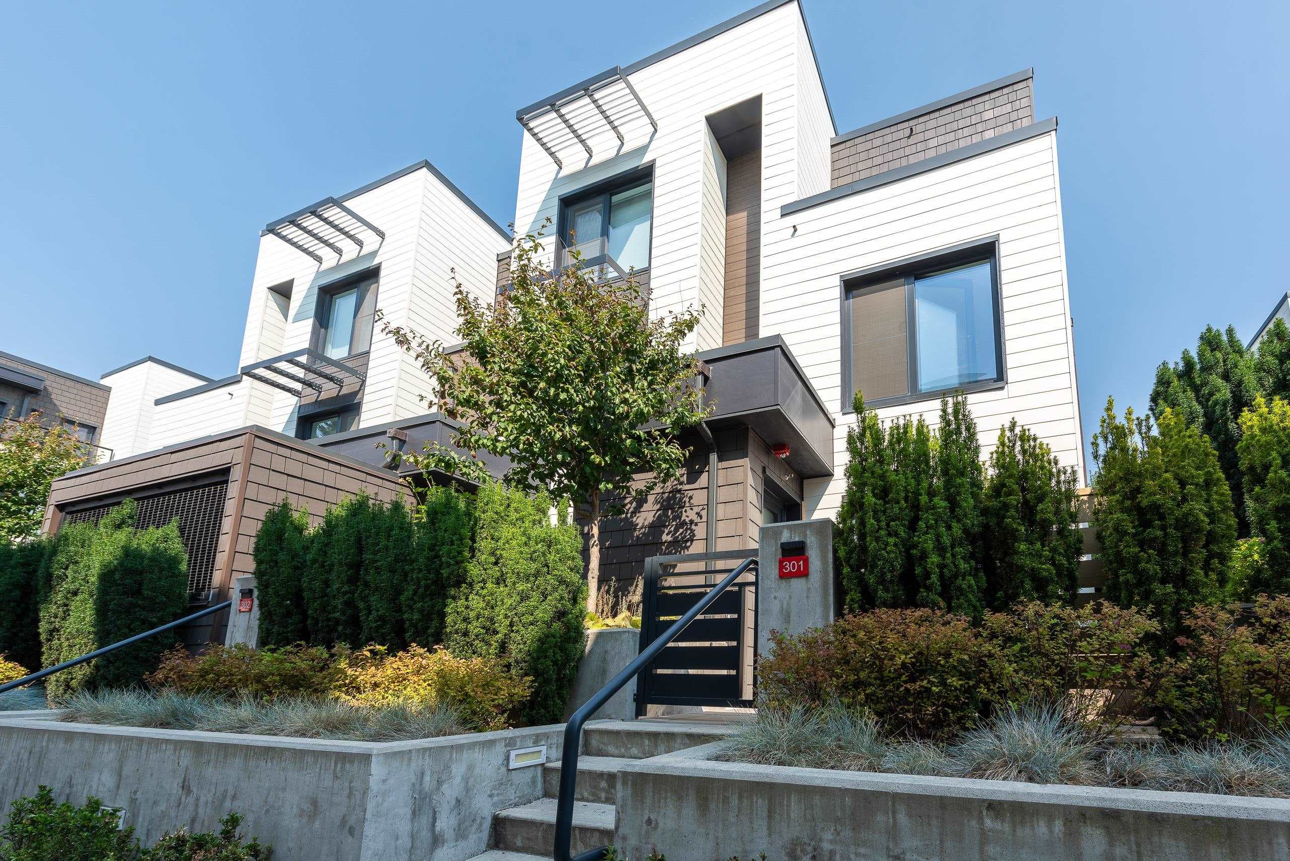 301 - 606 Foster Avenue, Coquitlam, V6J 0L5 — photo 1