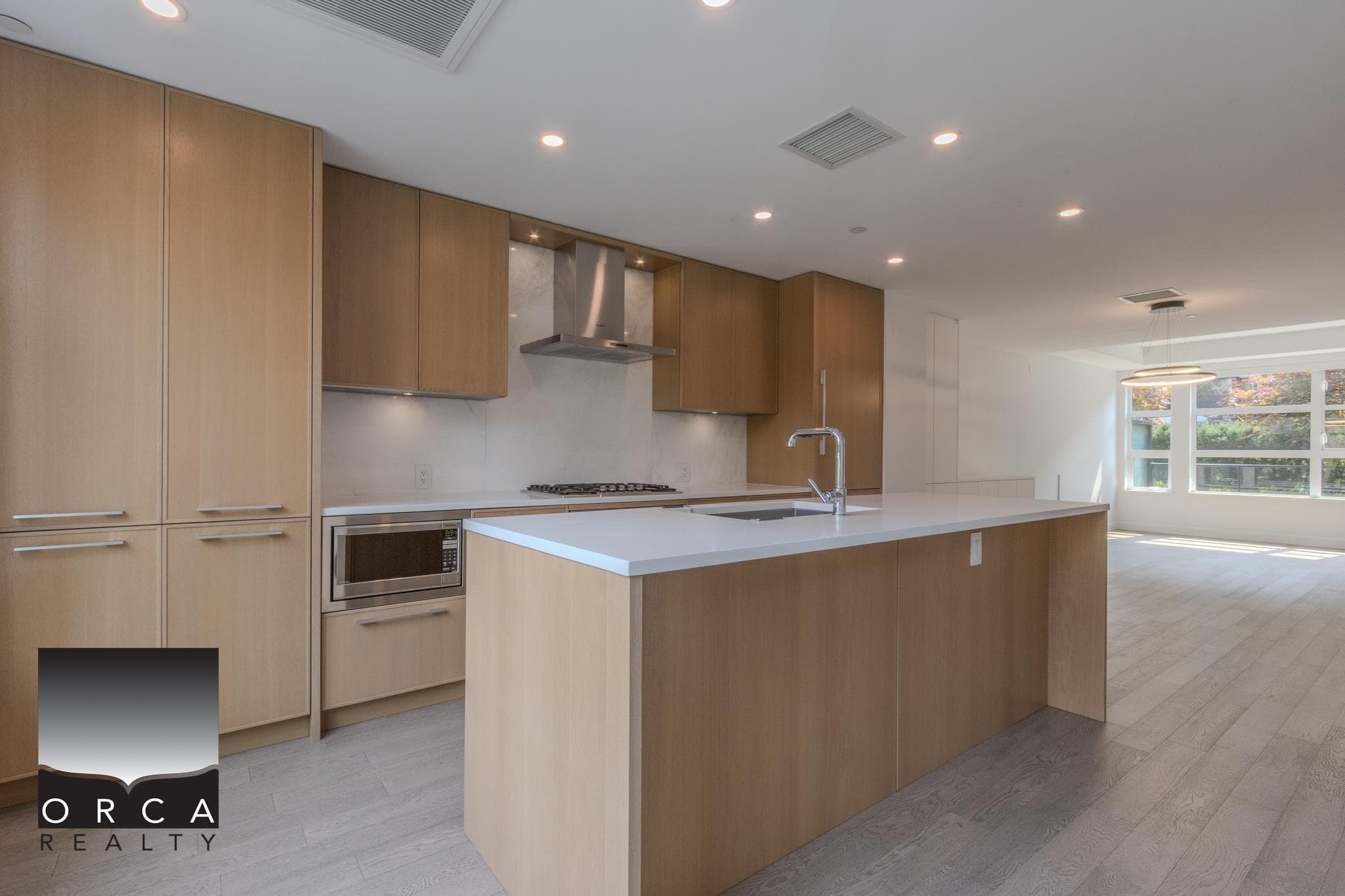208 - 1055 Ridgewood Drive, North Vancouver, V7R 0A6 — photo 2