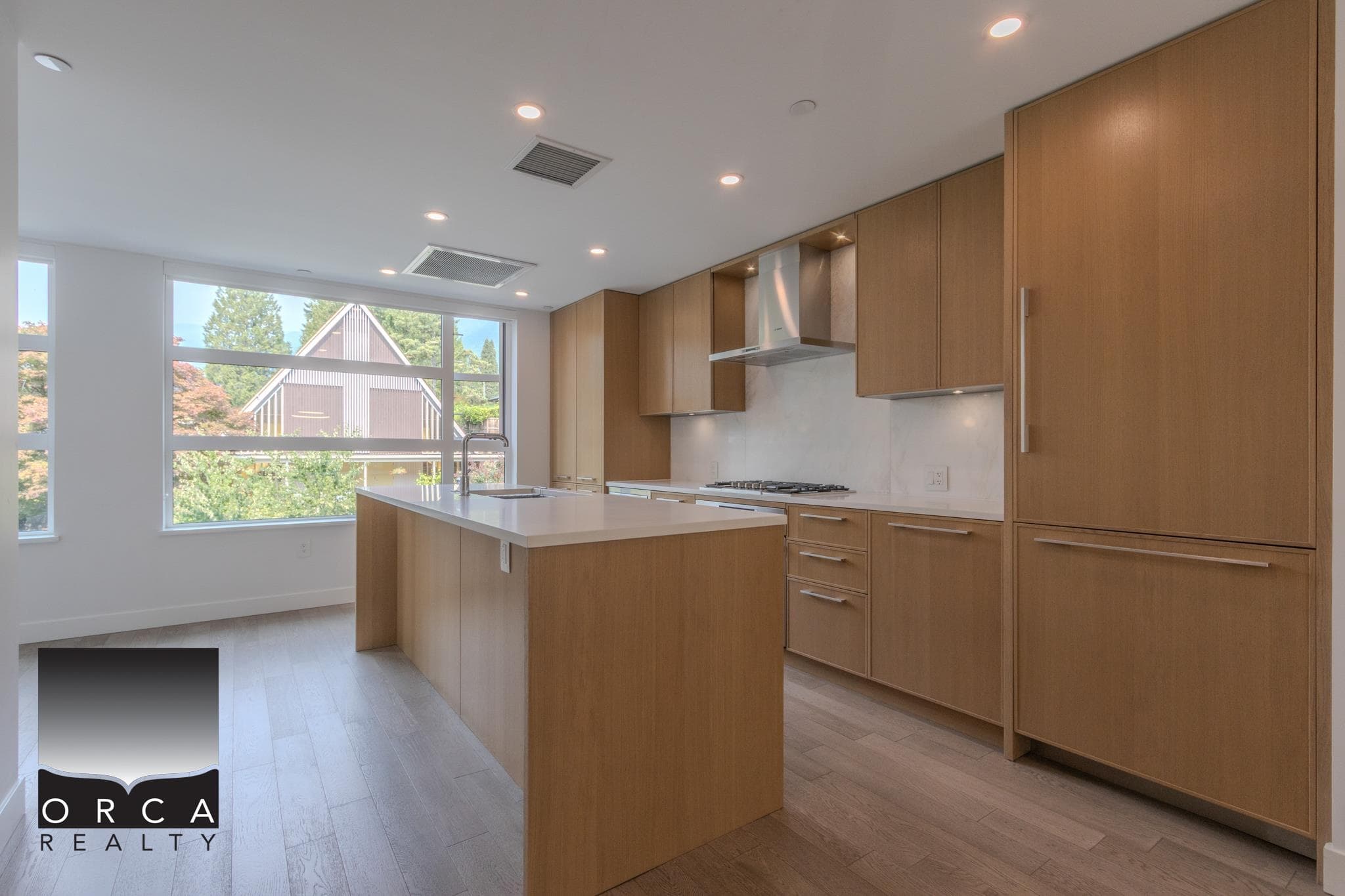 208 - 1055 Ridgewood Drive, North Vancouver, V7R 0A6 — photo 3