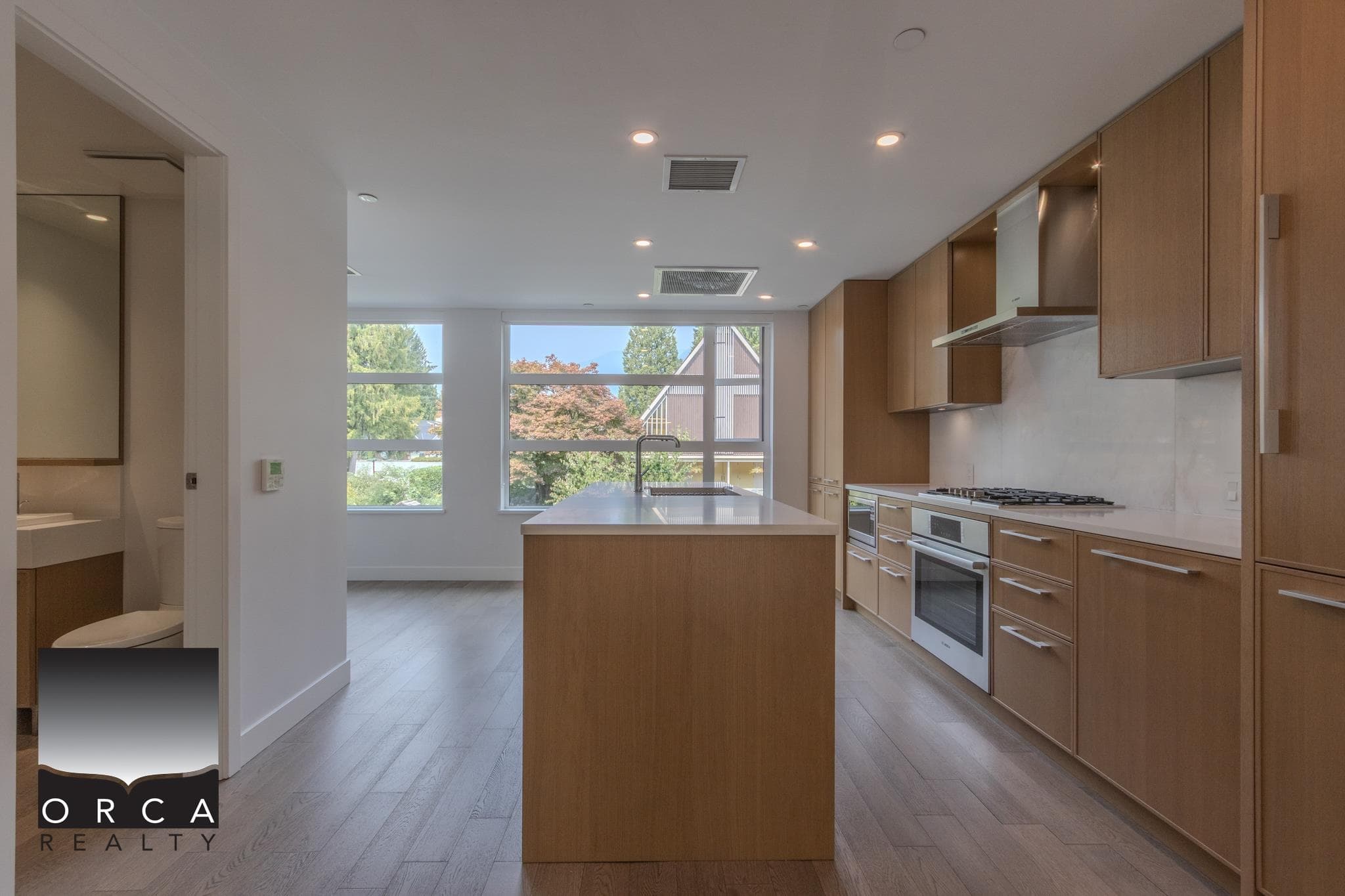 208 - 1055 Ridgewood Drive, North Vancouver, V7R 0A6 — photo 4