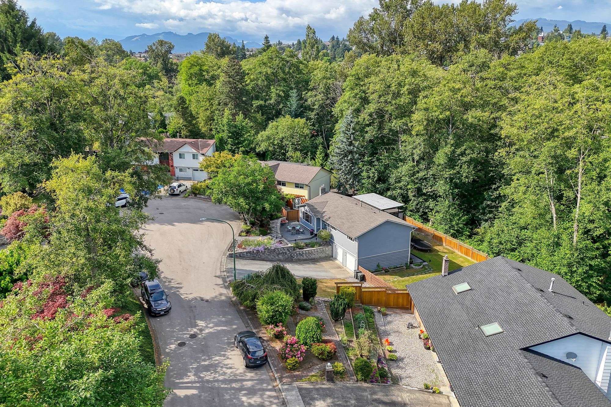 1340 Lorilawn Court, Burnaby, V5B 3N5 — photo 2