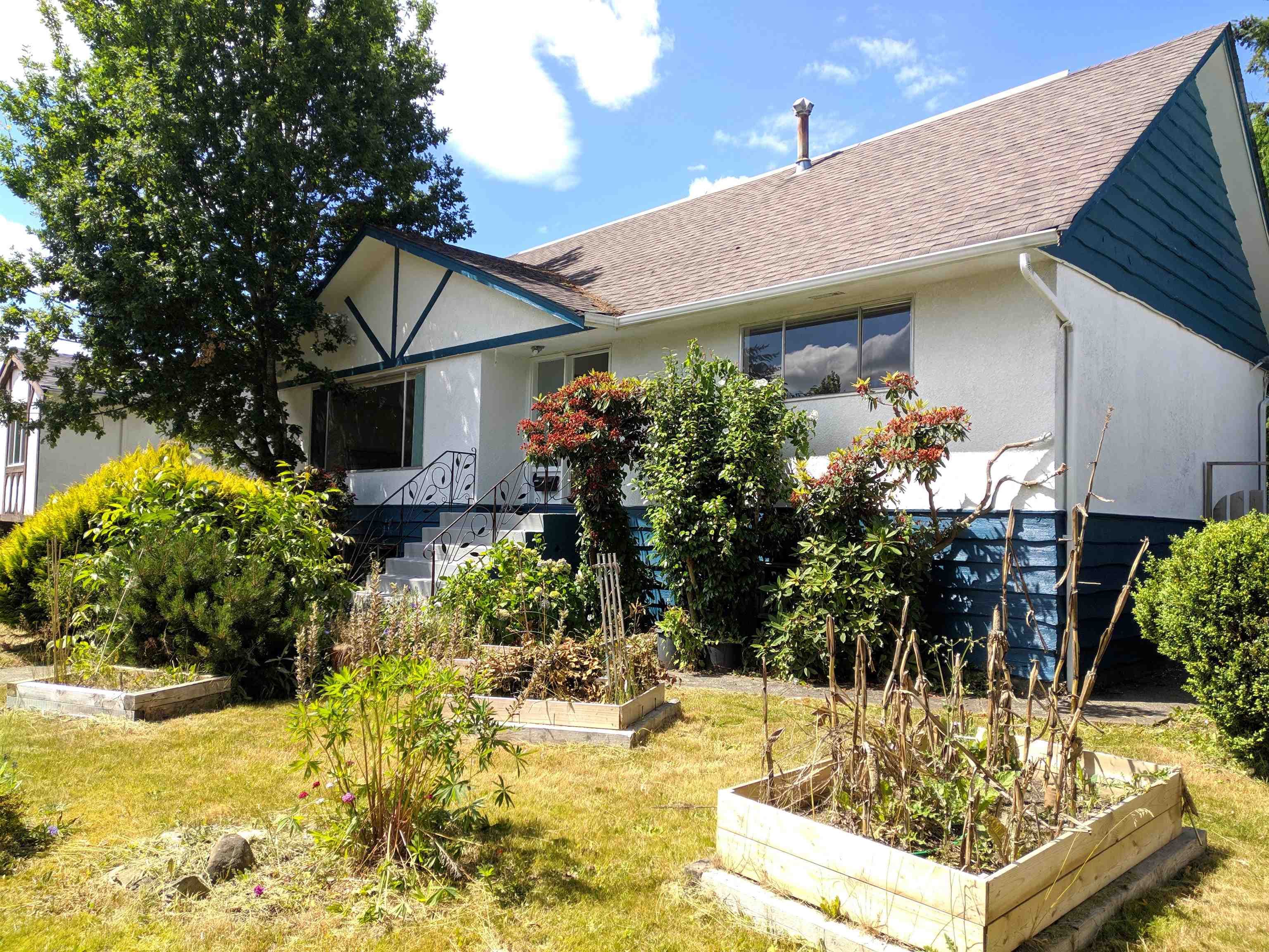 6319 Lochdale Street, Burnaby, V5B 2M6 — photo 2