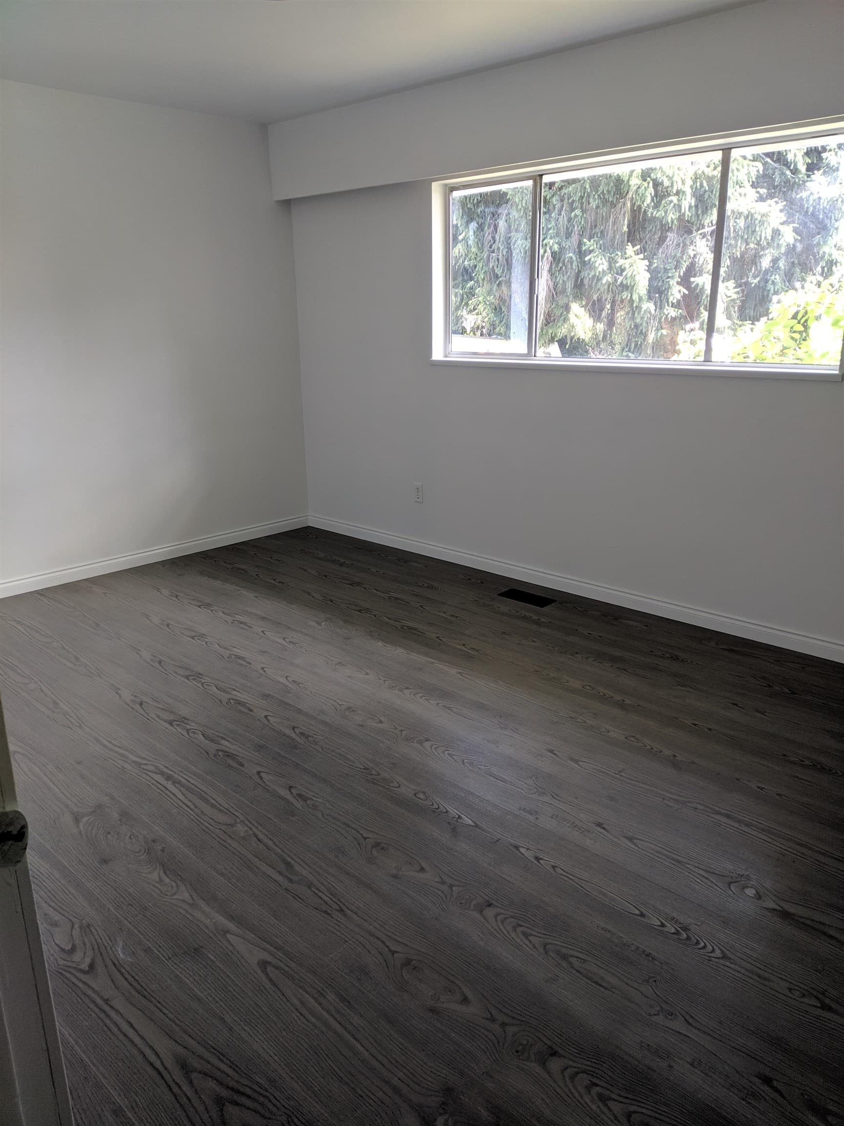 6319 Lochdale Street, Burnaby, V5B 2M6 — photo 5