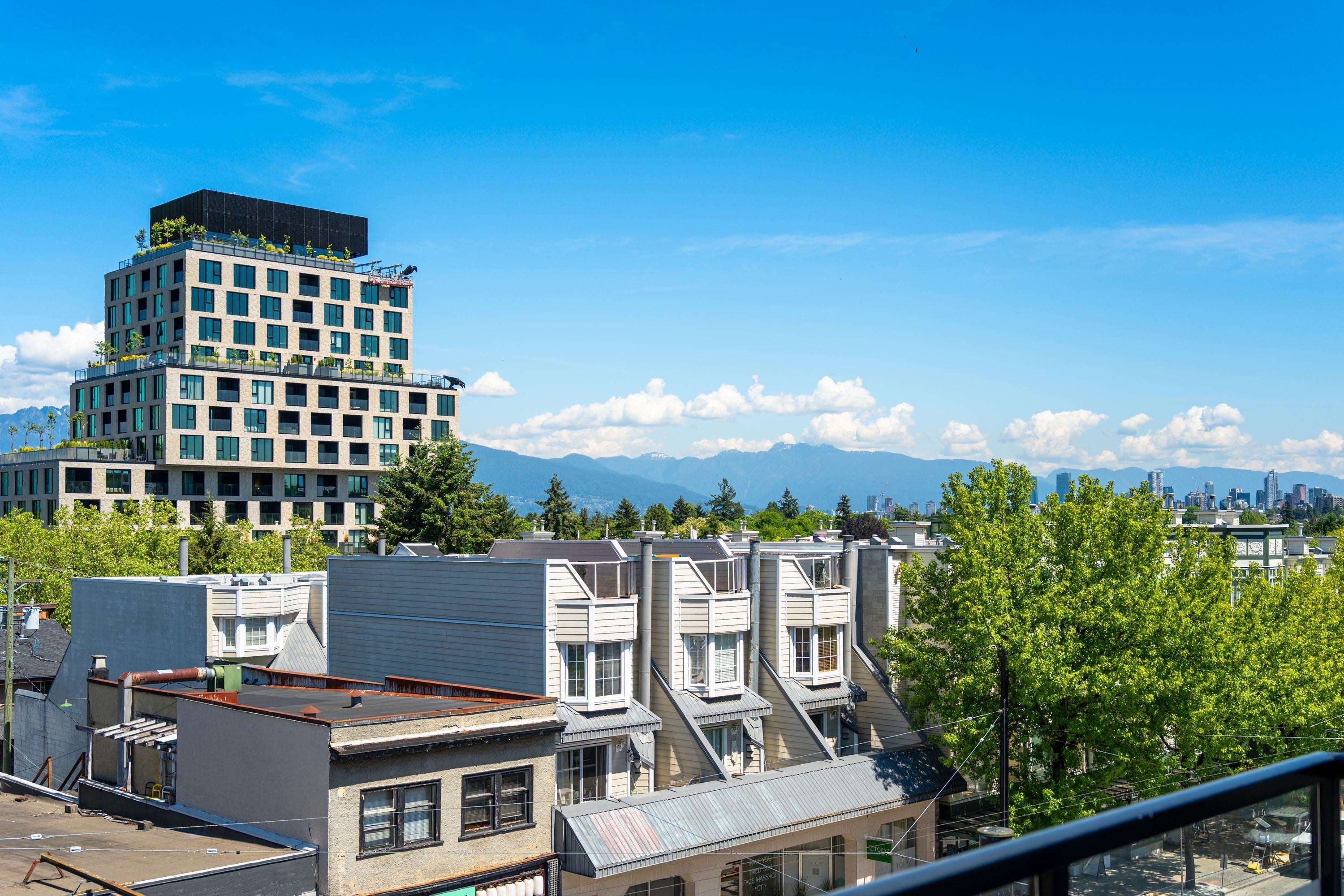 302 - 3788 W 10th Avenue, Vancouver, V6R 2G4 — photo 1