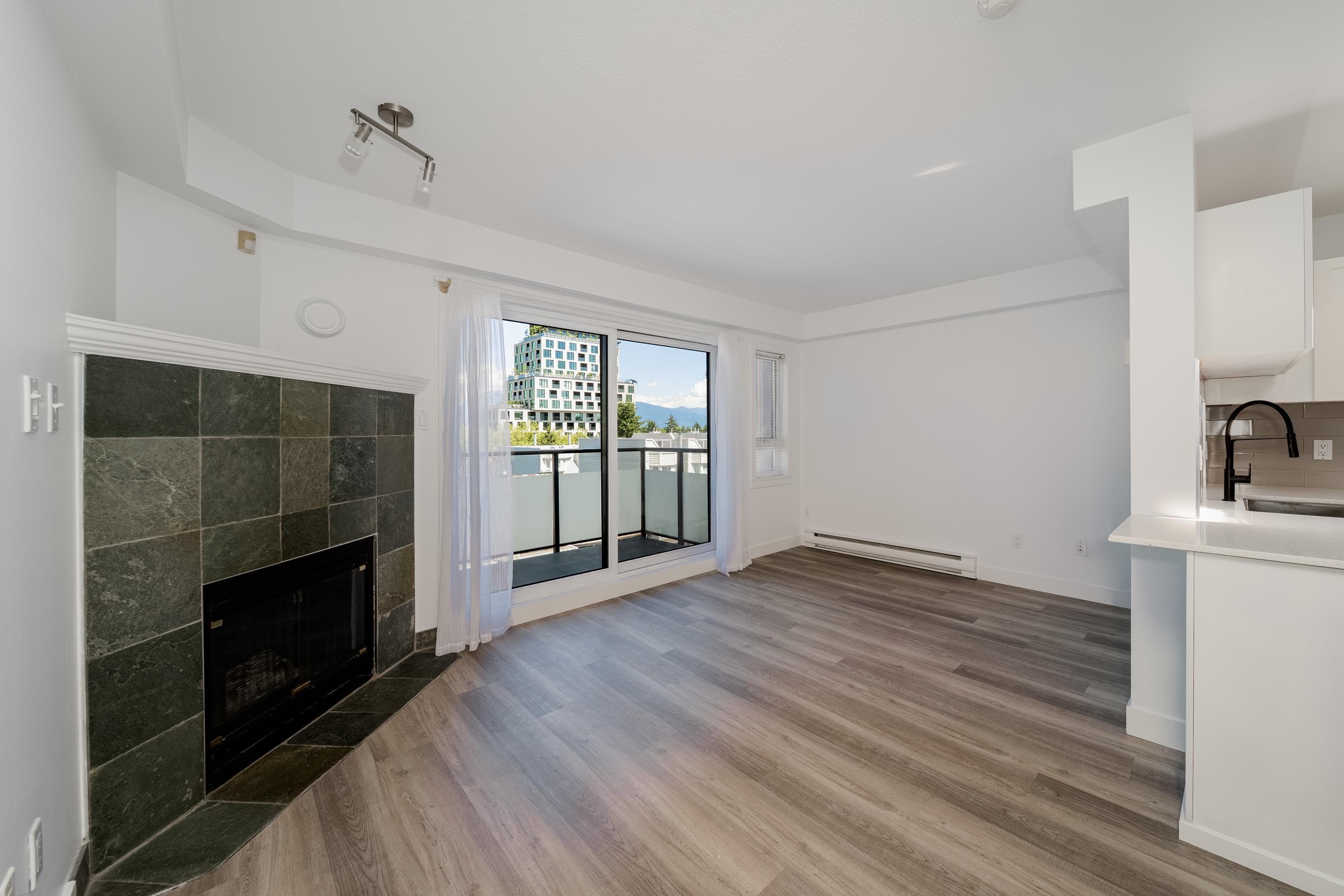 302 - 3788 W 10th Avenue, Vancouver, V6R 2G4 — photo 4