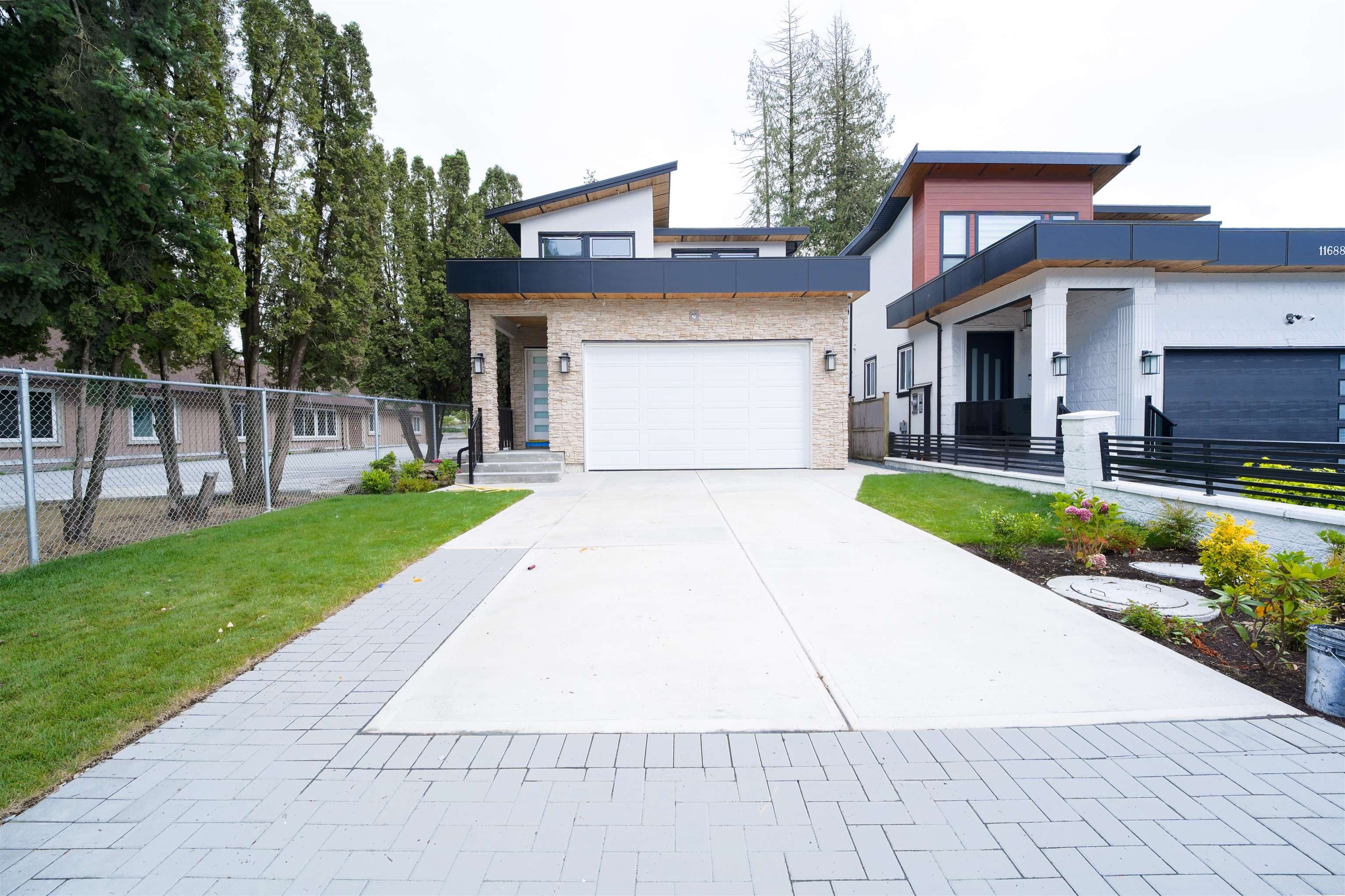 11692 96 Avenue, Delta