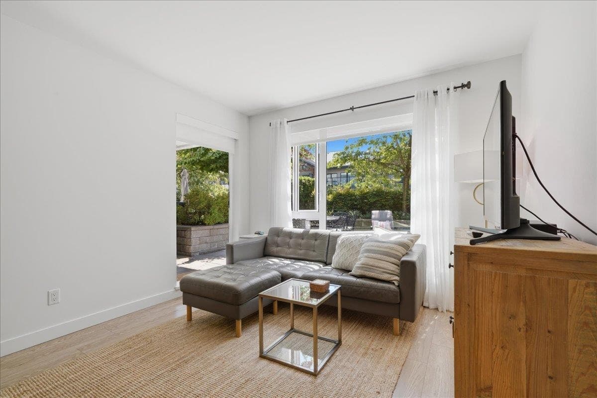 207 - 1061 Marine Drive, North Vancouver, V7P 1S6 — photo 2