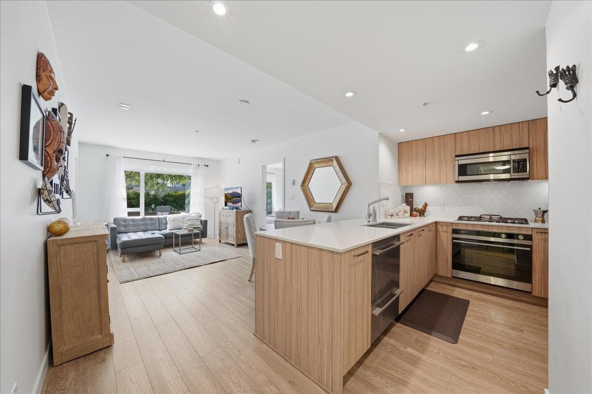 207 - 1061 Marine Drive, North Vancouver, V7P 1S6 — photo 5