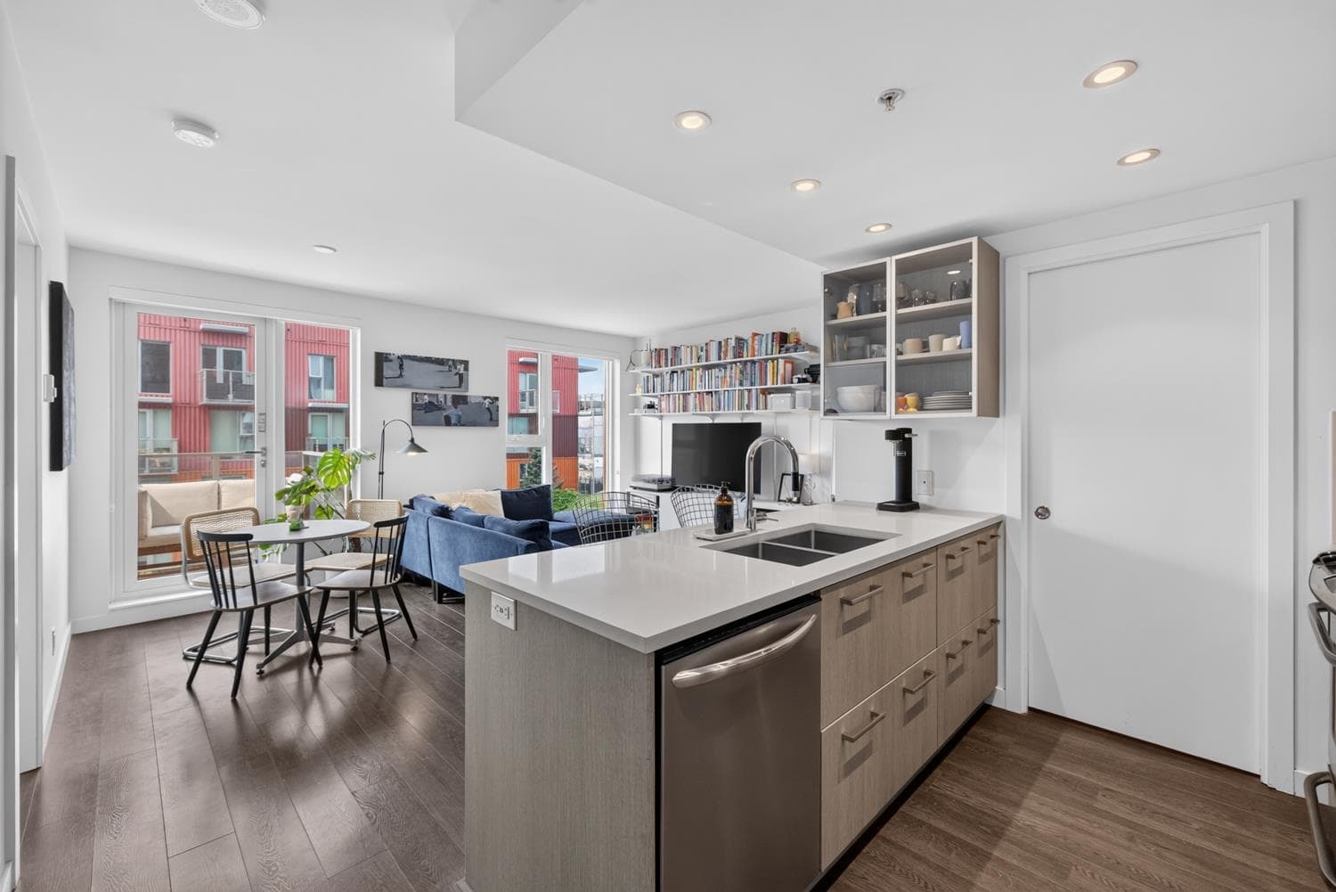 1009 - 983 E Hastings Street, Vancouver, V6A 0G9 — photo 2
