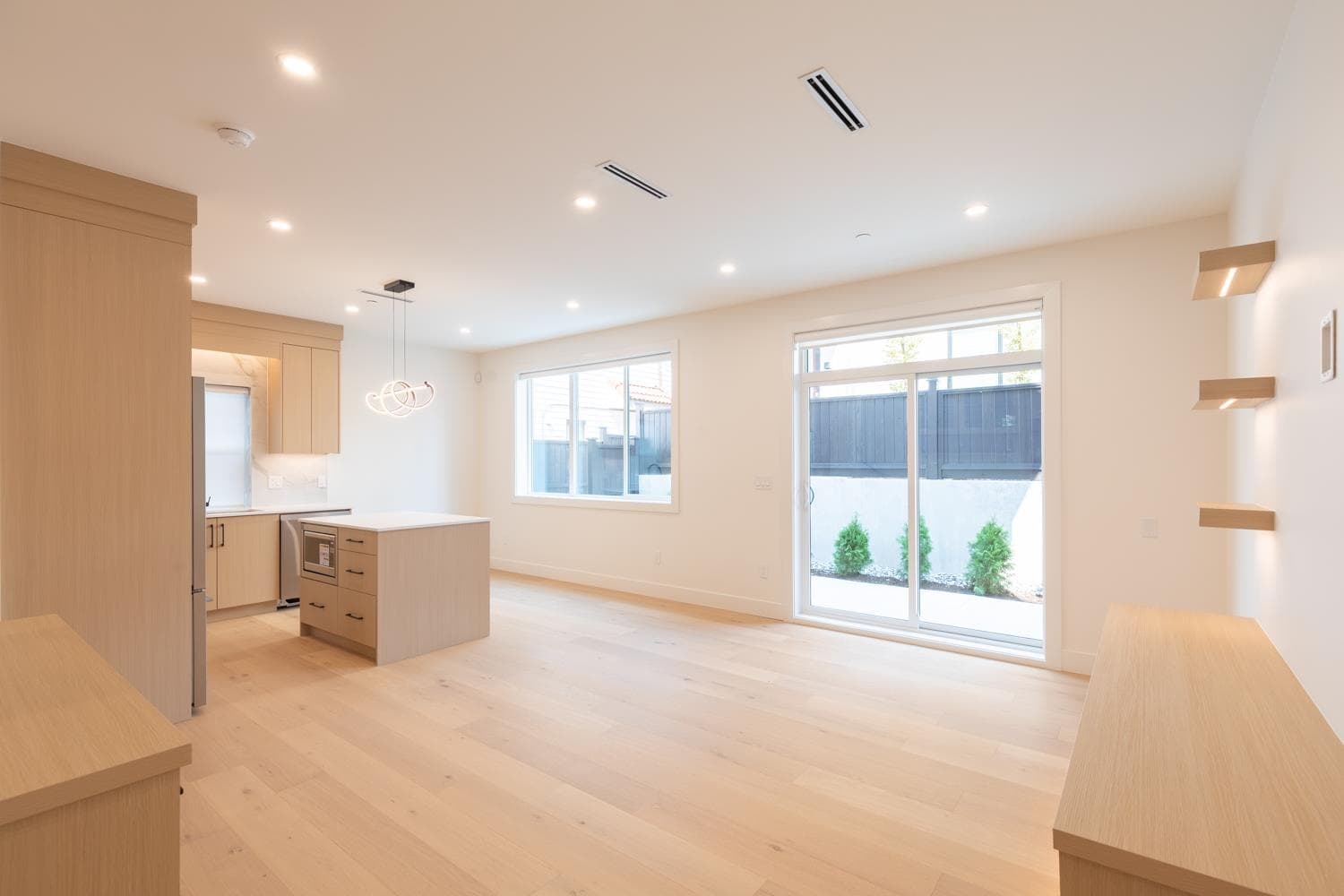 2 - 3615 Turner Street, Vancouver, V5K 2J2 — photo 3
