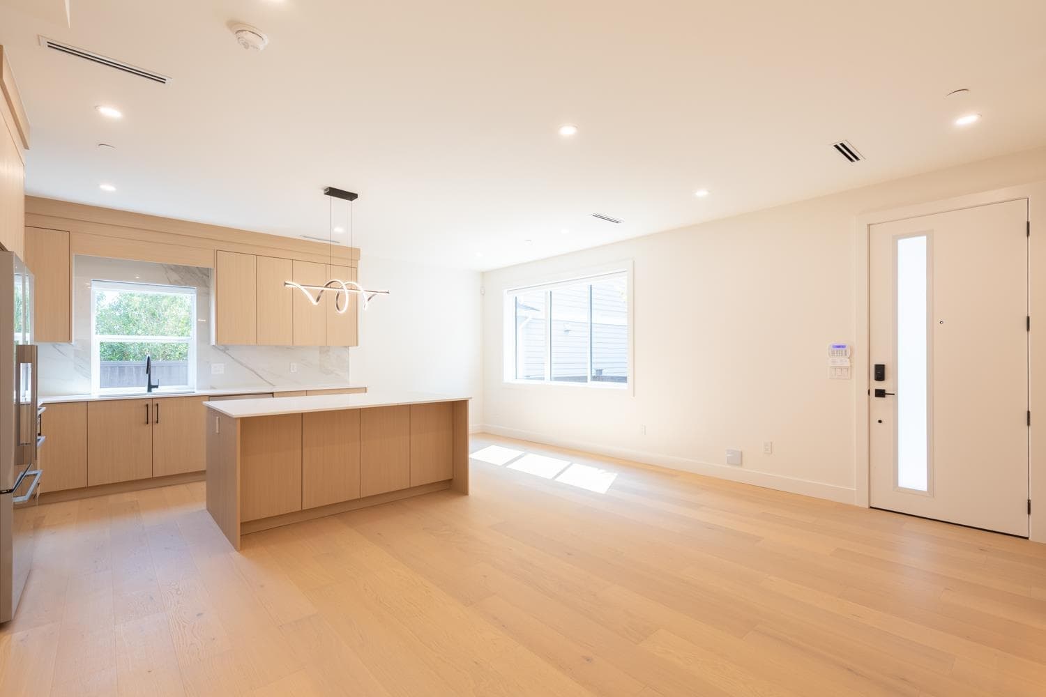 3 - 3615 Turner Street, Vancouver, V5K 2J2 — photo 2