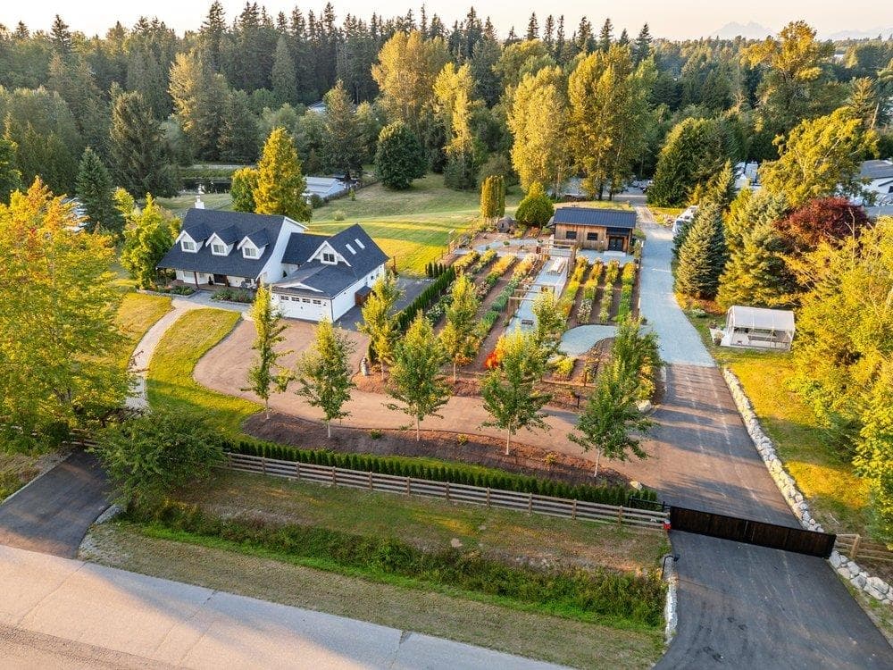 23873 12 Avenue, Langley, V2Z 2Y2 — photo 1