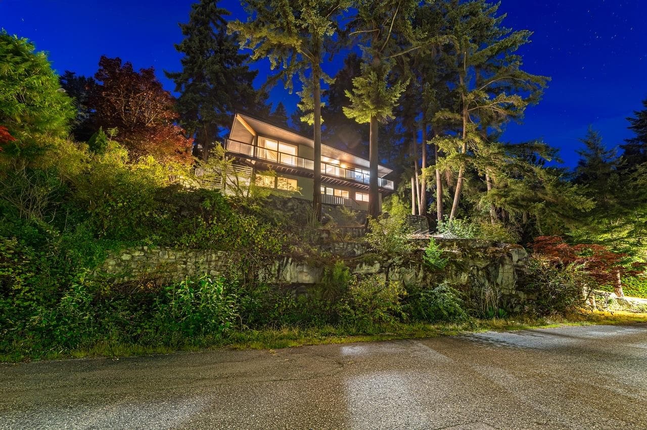 3980 Bayridge Avenue, West Vancouver, V7V 3J5 — photo 1