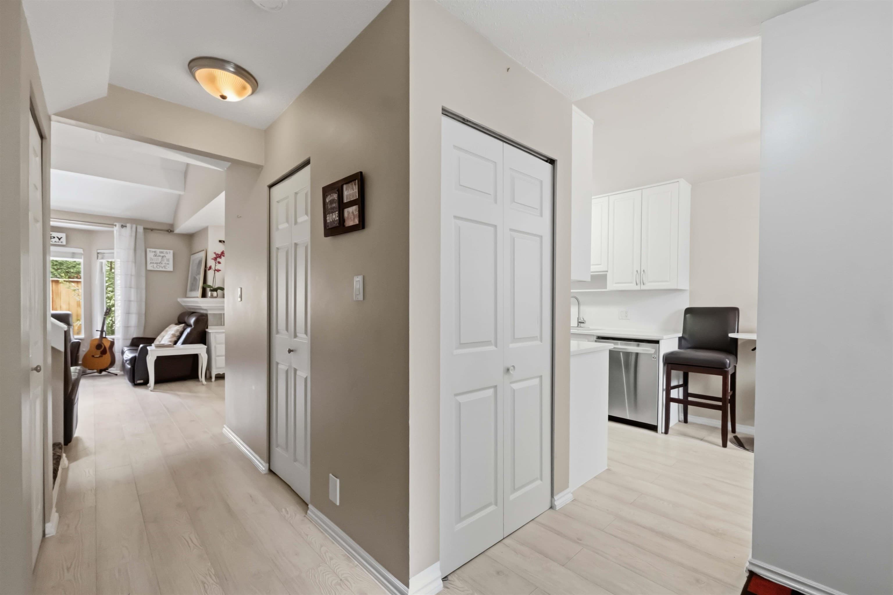 2 - 10094 154 Street, Surrey, V3R 4J6 — photo 3